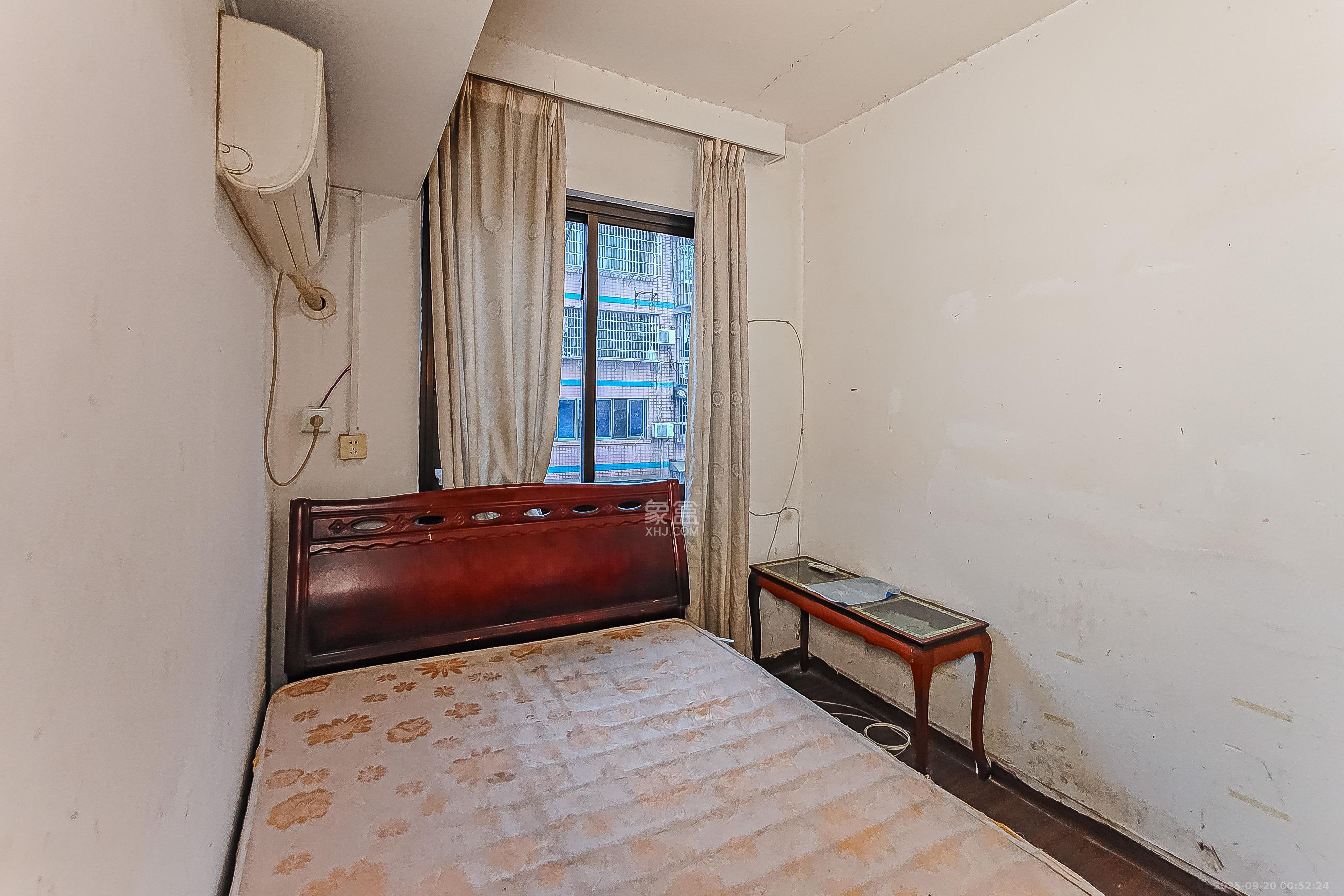 长岭水电八局宿舍 3室1厅1卫 38.0万 长岭水电八局宿舍 3室1厅1卫 38.0万卧室