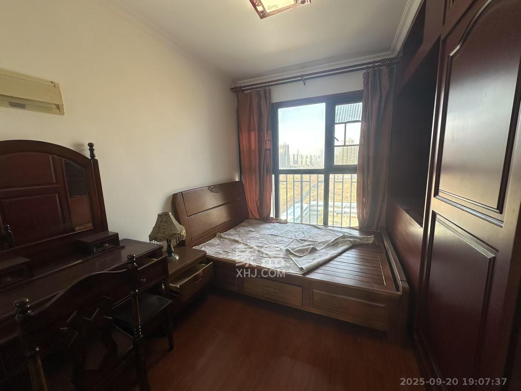 绿地之窗  3室2厅2卫    2500.0元/月室内图