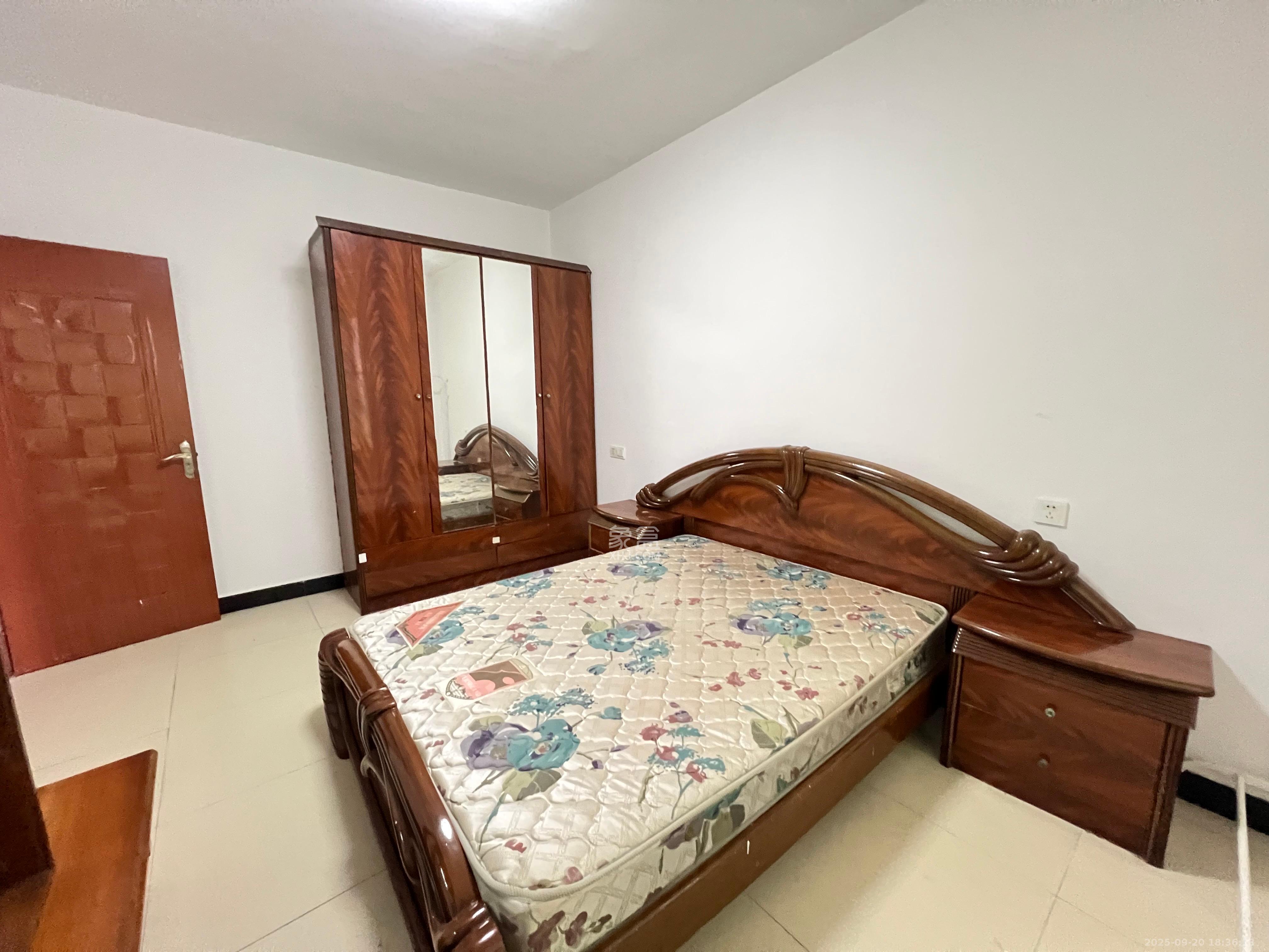 湖韵佳苑  3室2厅1卫    2500.0元/月室内图