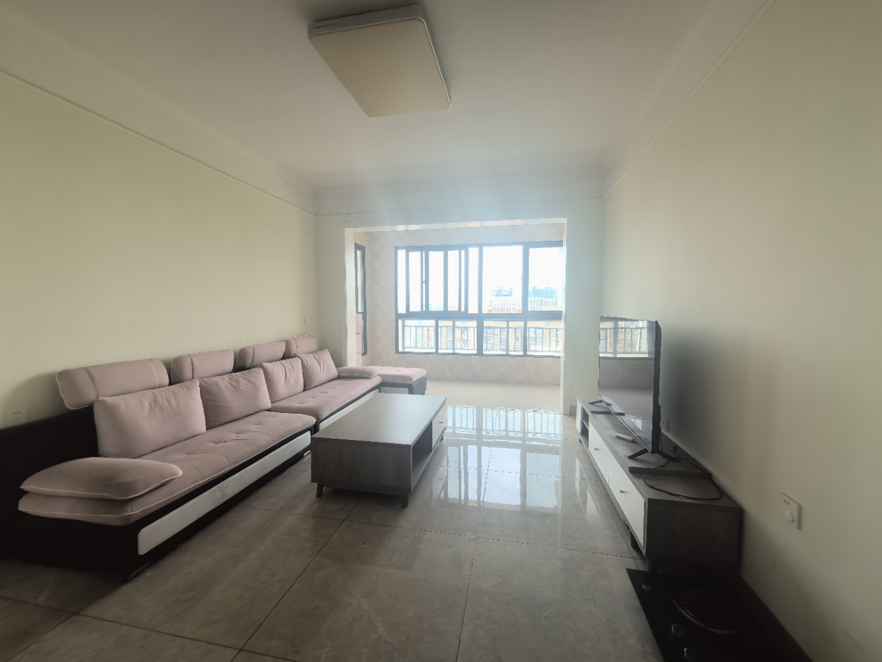 华府蓝湾 3室2厅1卫 130.0万 华府蓝湾 3室2厅1卫 130.0万室内图