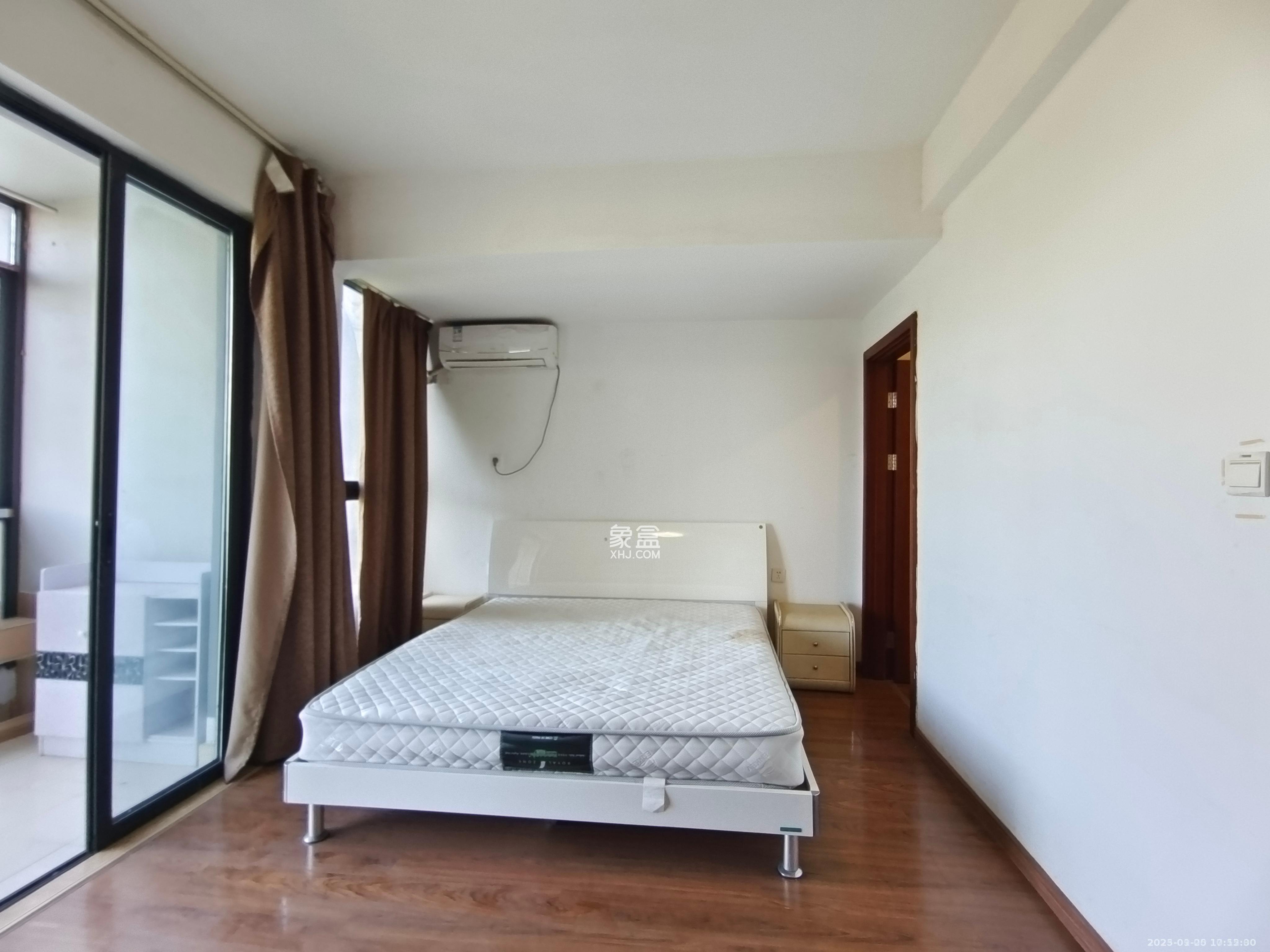 阳光100三期 3室2厅2卫 2100.0元/月 阳光100三期 3室2厅2卫 2100.0元/月室内图