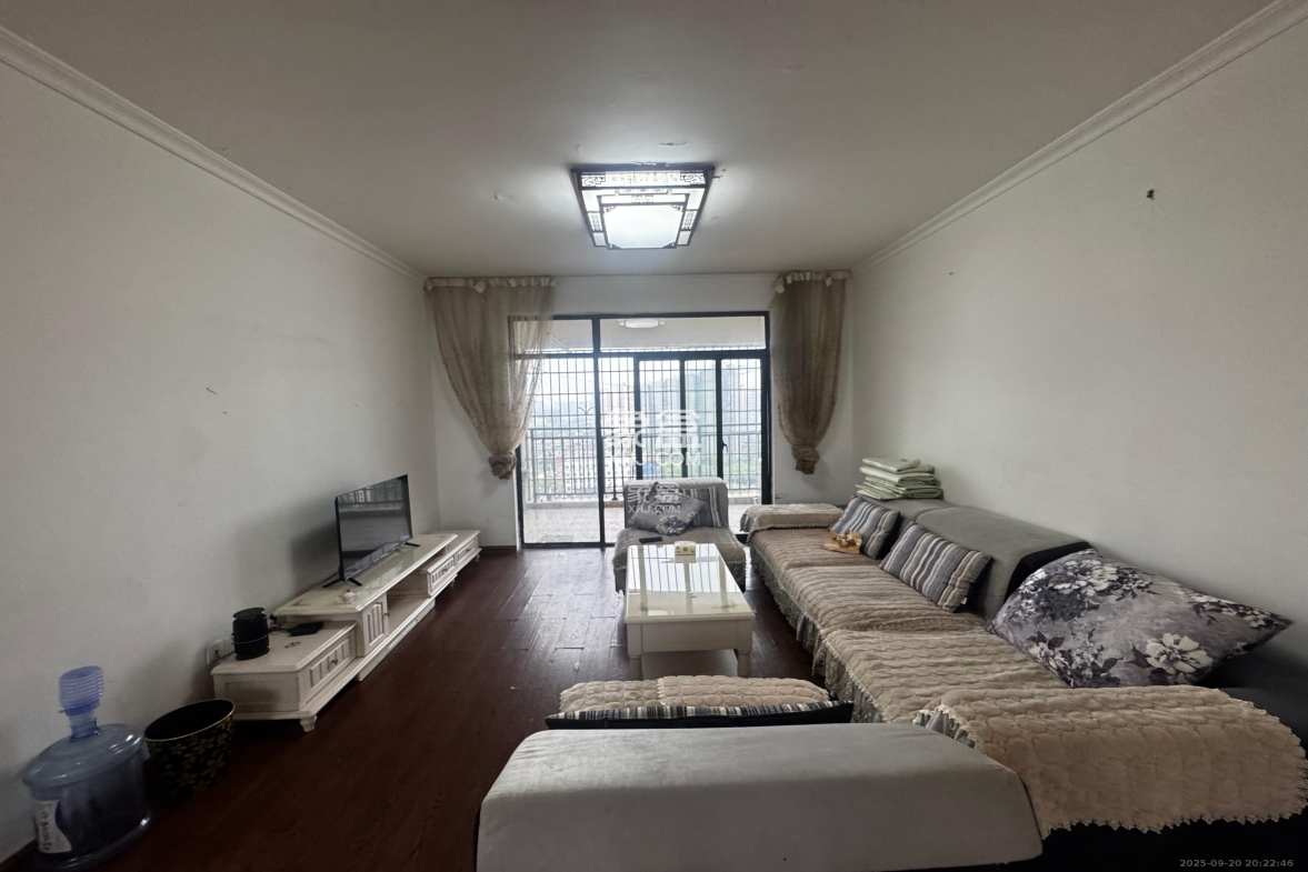 优山美地  3室1厅1卫    2100.0元/月 优山美地  3室1厅1卫    2100.0元/月室内图