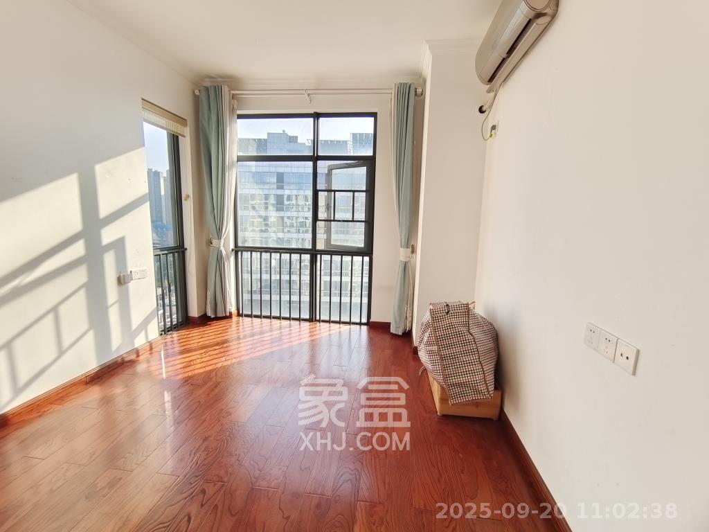 阳光100一期、四五期 2室2厅1卫 2300.0元/月 阳光100一期、四五期 2室2厅1卫 2300.0元/月室内图