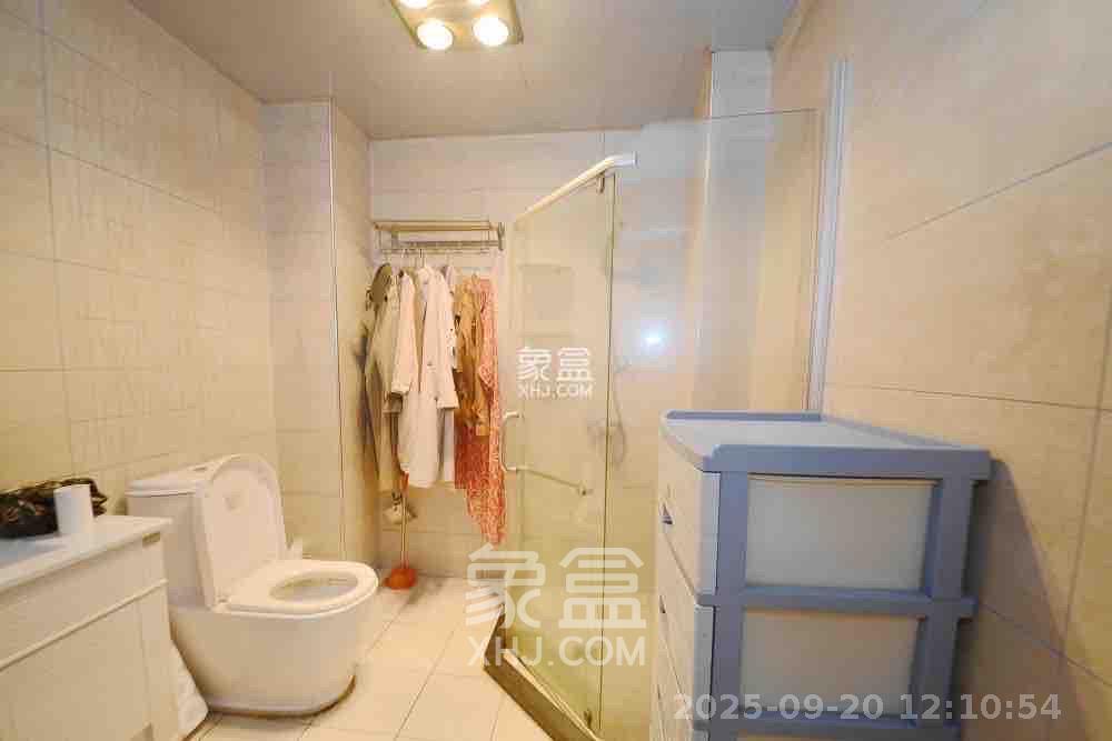 建鸿达华都(华都小户型及大华写字楼) 3室2厅2卫 4500.0元/月 建鸿达华都(华都小户型及大华写字楼) 3室2厅2卫 4500.0元/月室内图