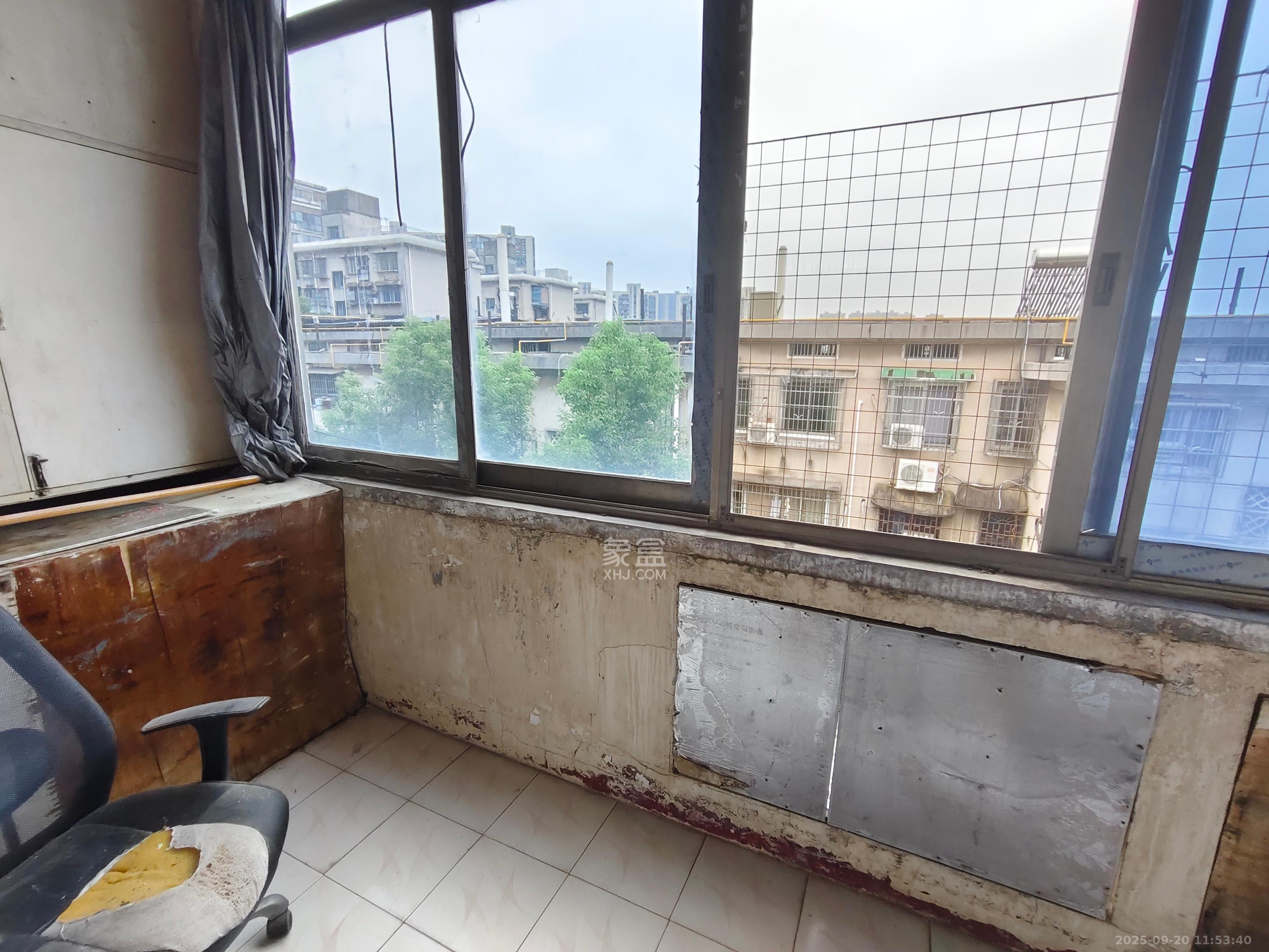 向东园社区(国税局宿舍) 2室1厅1卫 1200.0元/月 向东园社区(国税局宿舍) 2室1厅1卫 1200.0元/月室内图