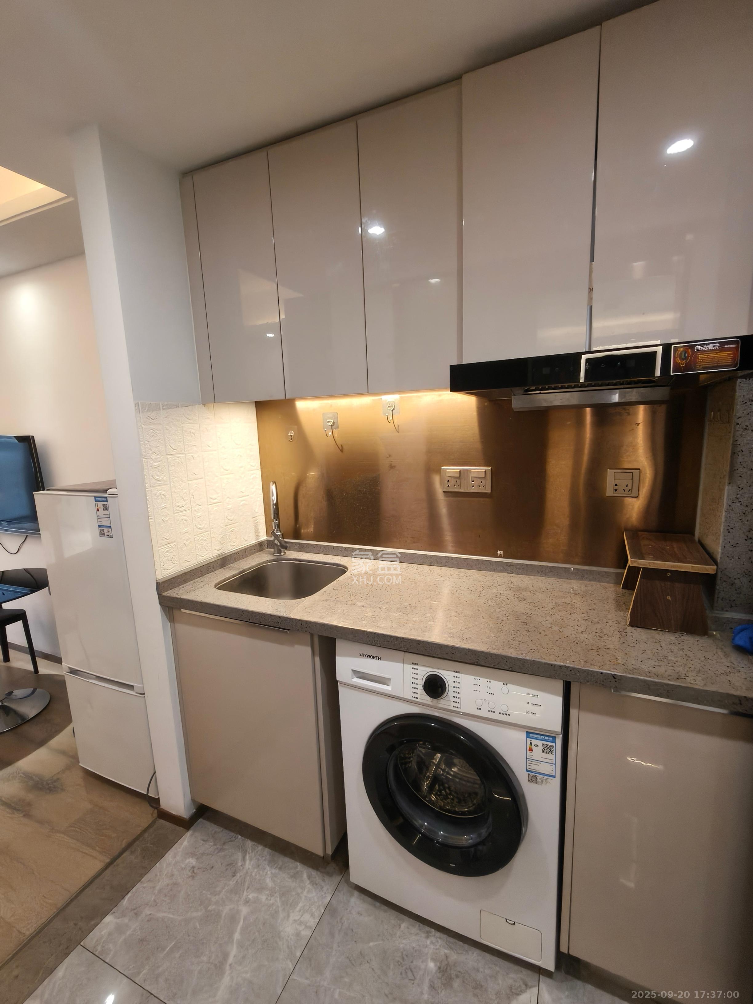 旭辉华宇南宸府 1室1厅1卫 1400.0元/月 旭辉华宇南宸府 1室1厅1卫 1400.0元/月室内图