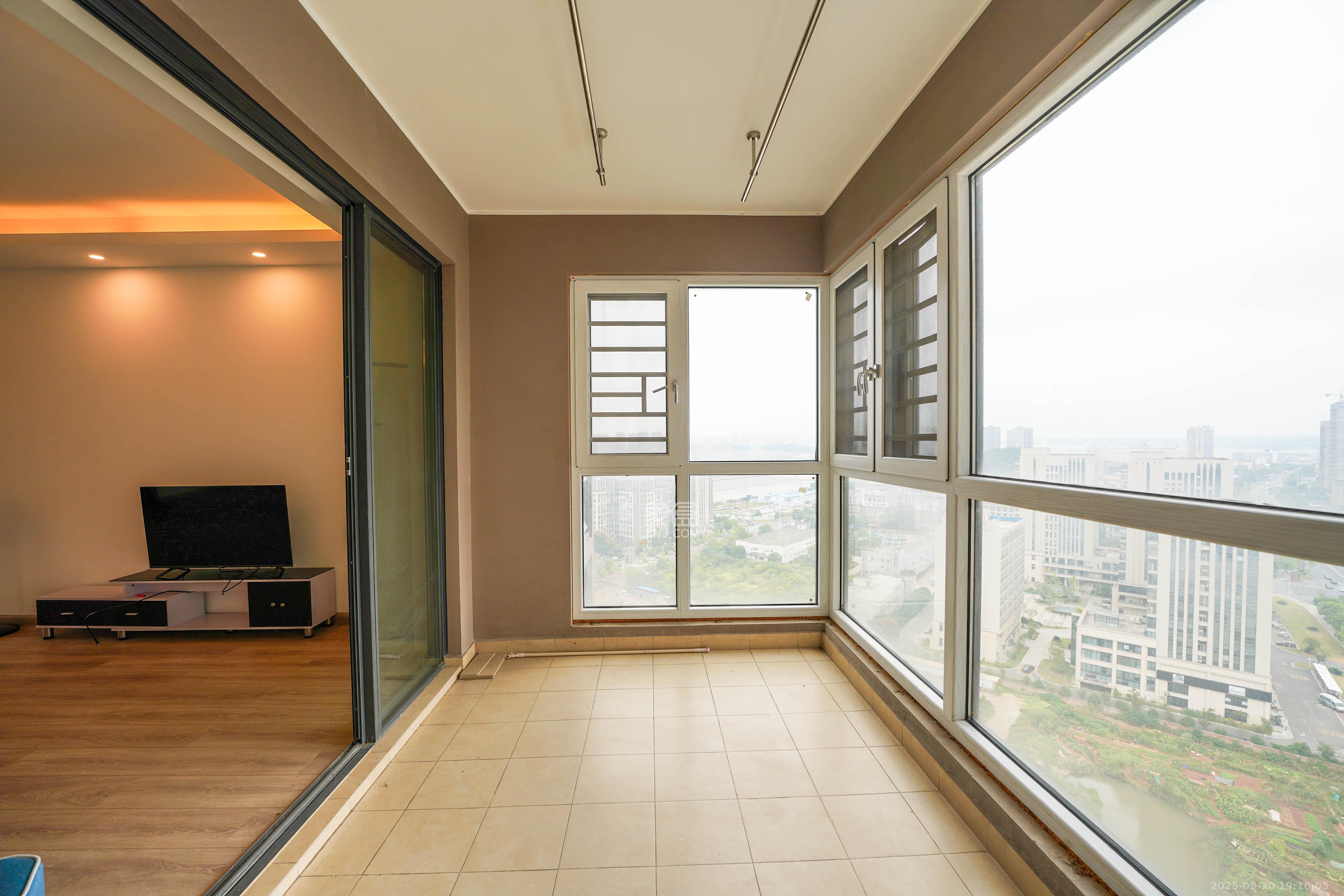 汇金城/嘉华城(二期、三期) 4室2厅2卫 145.0万 汇金城/嘉华城(二期、三期) 4室2厅2卫 145.0万阳台