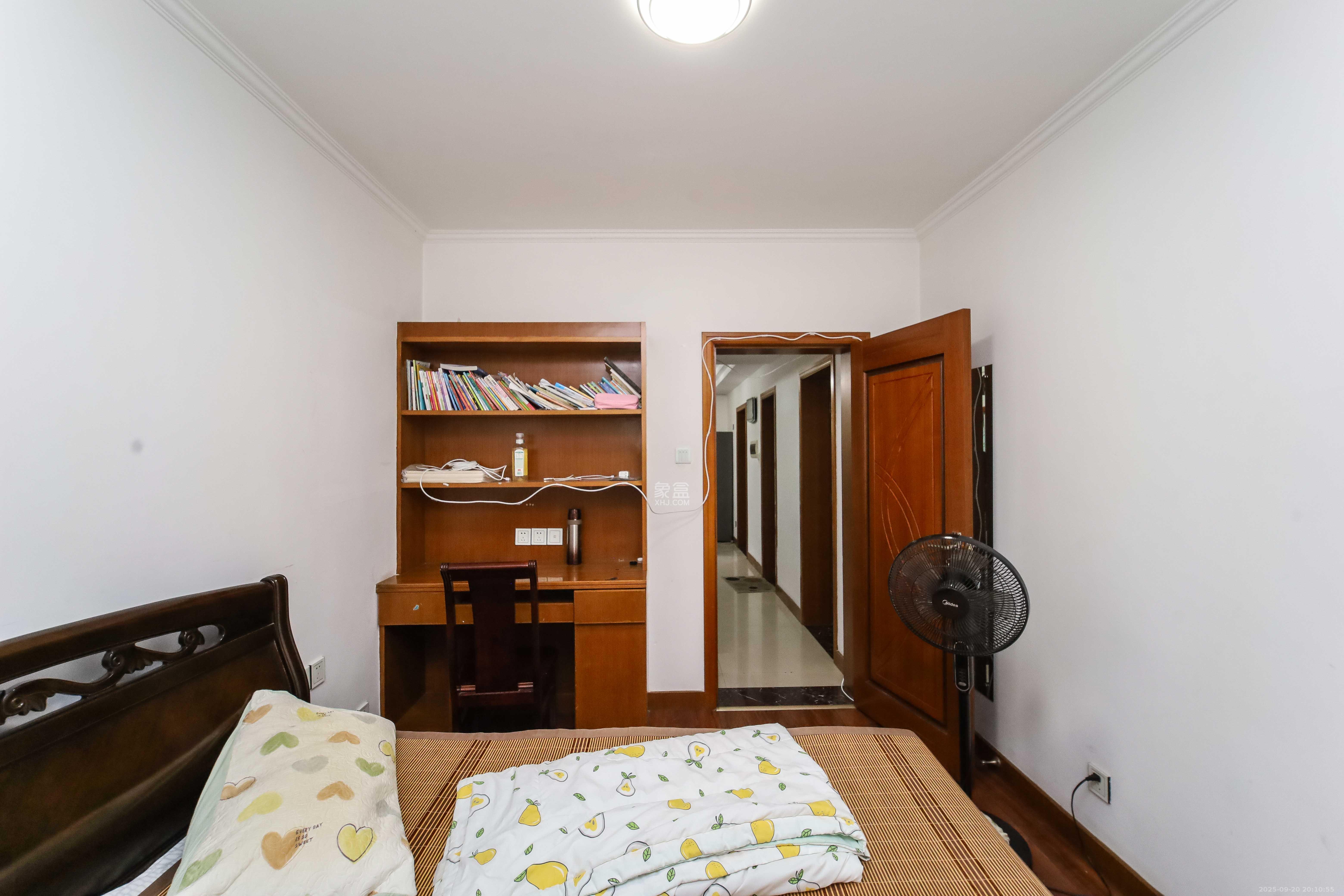 西子花苑  3室2厅1卫    99.8万卧室