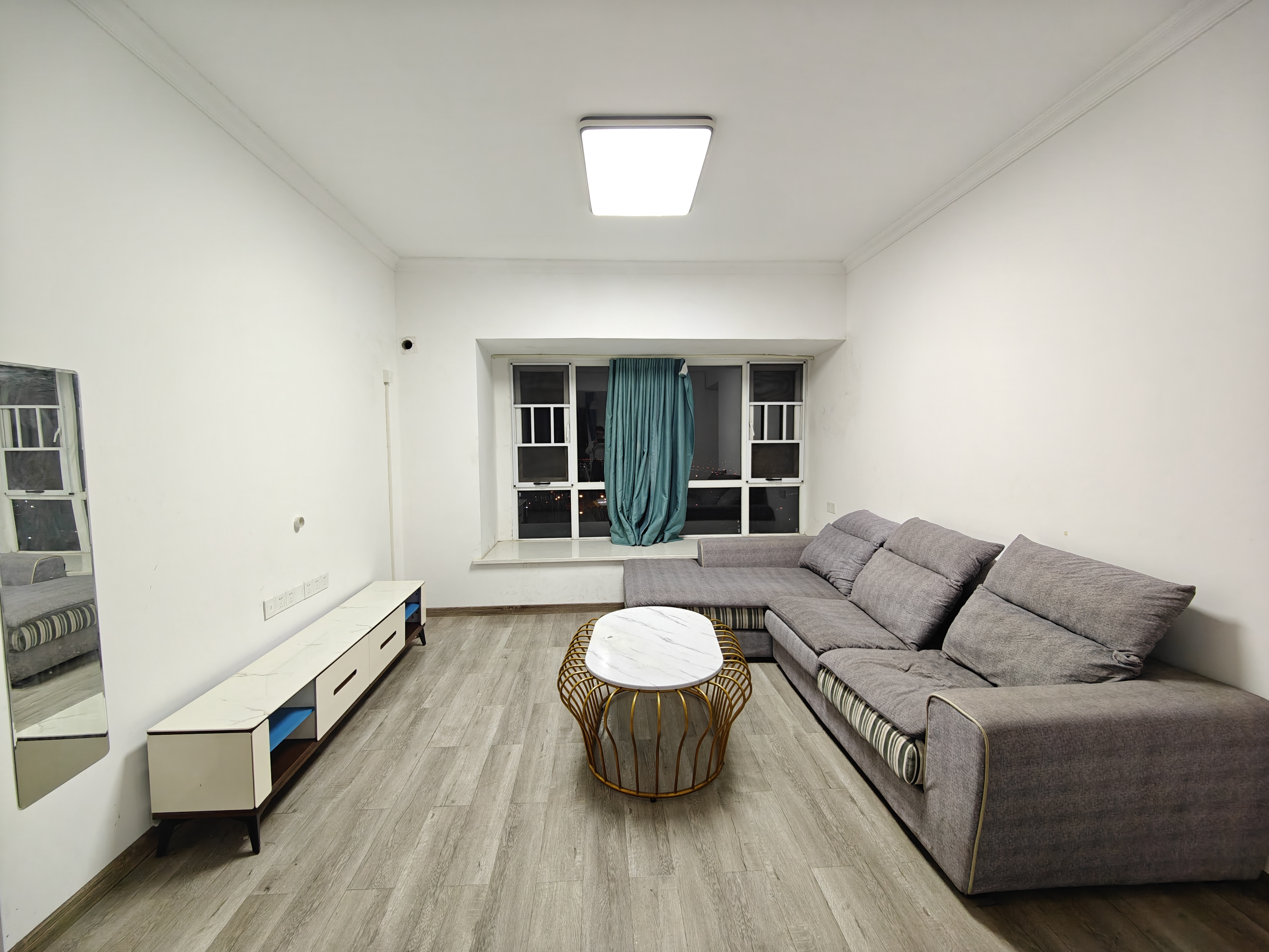 美的城二期  4室2厅1卫    1800.0元/月户型图