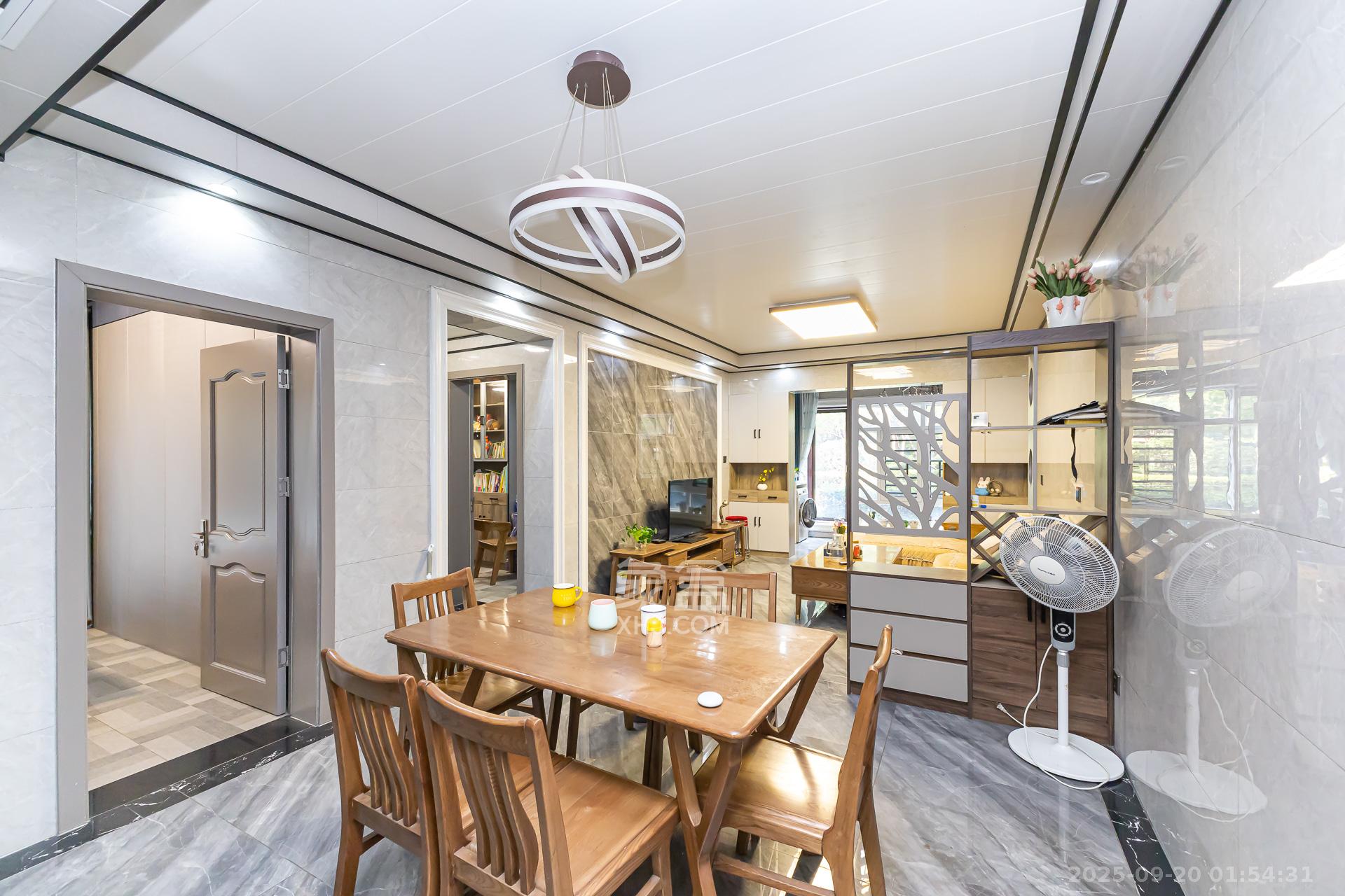 润和滨江府 3室2厅2卫 120.0万 润和滨江府 3室2厅2卫 120.0万客厅