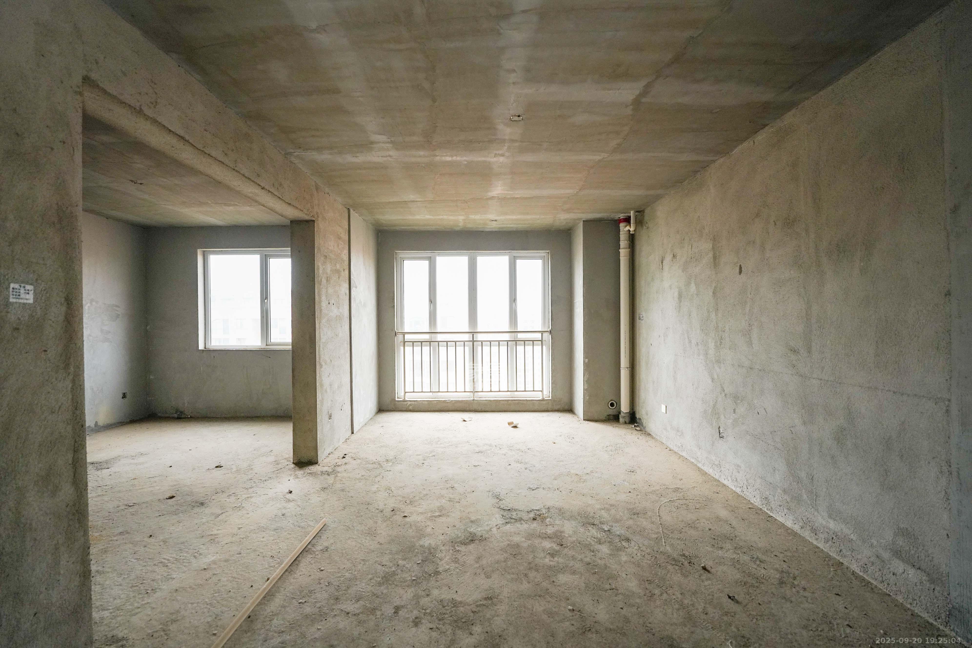 丽发新城  4室2厅2卫    130.0万 丽发新城  4室2厅2卫    130.0万