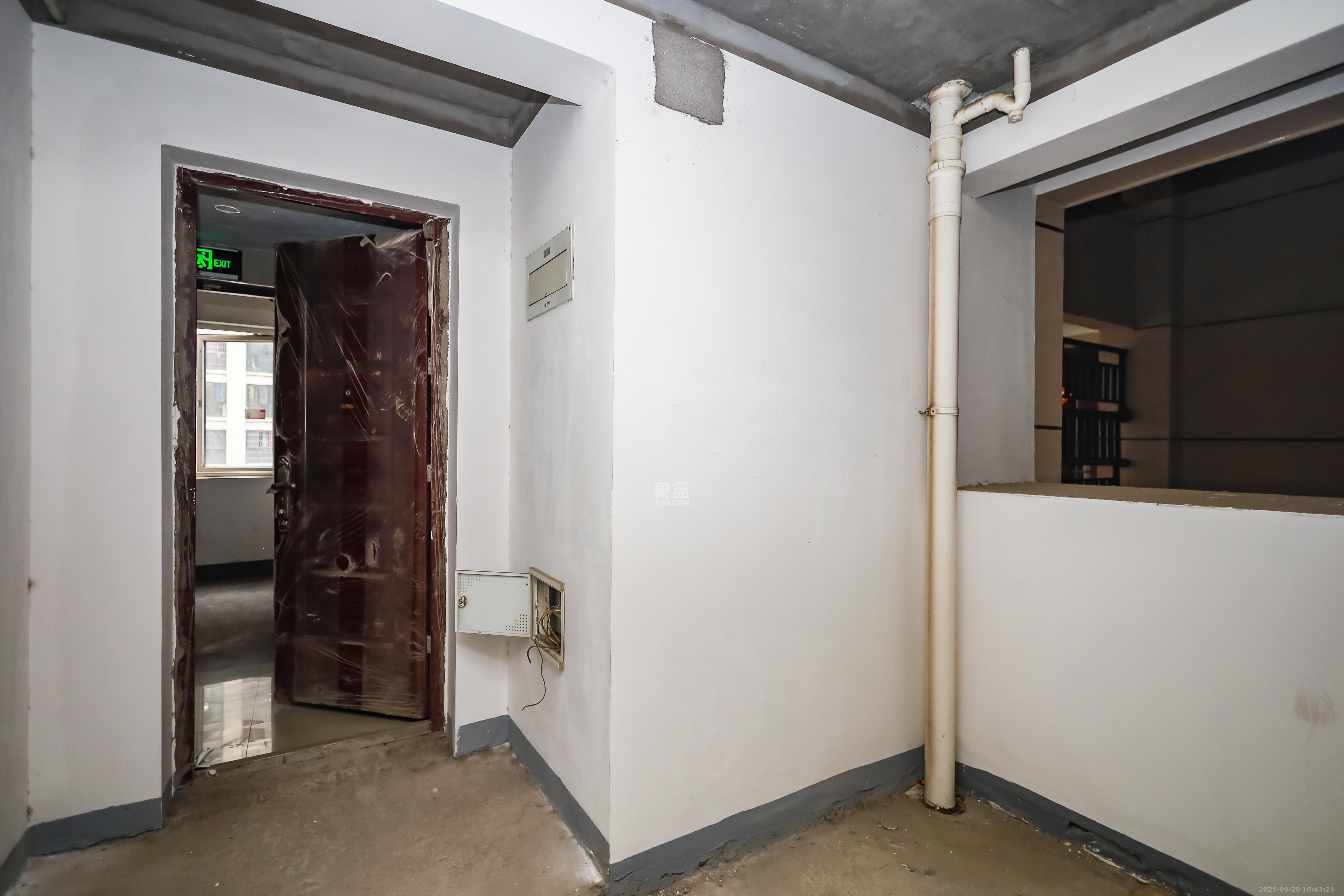 金科世界城 3室2厅1卫 62.0万 金科世界城 3室2厅1卫 62.0万阳台