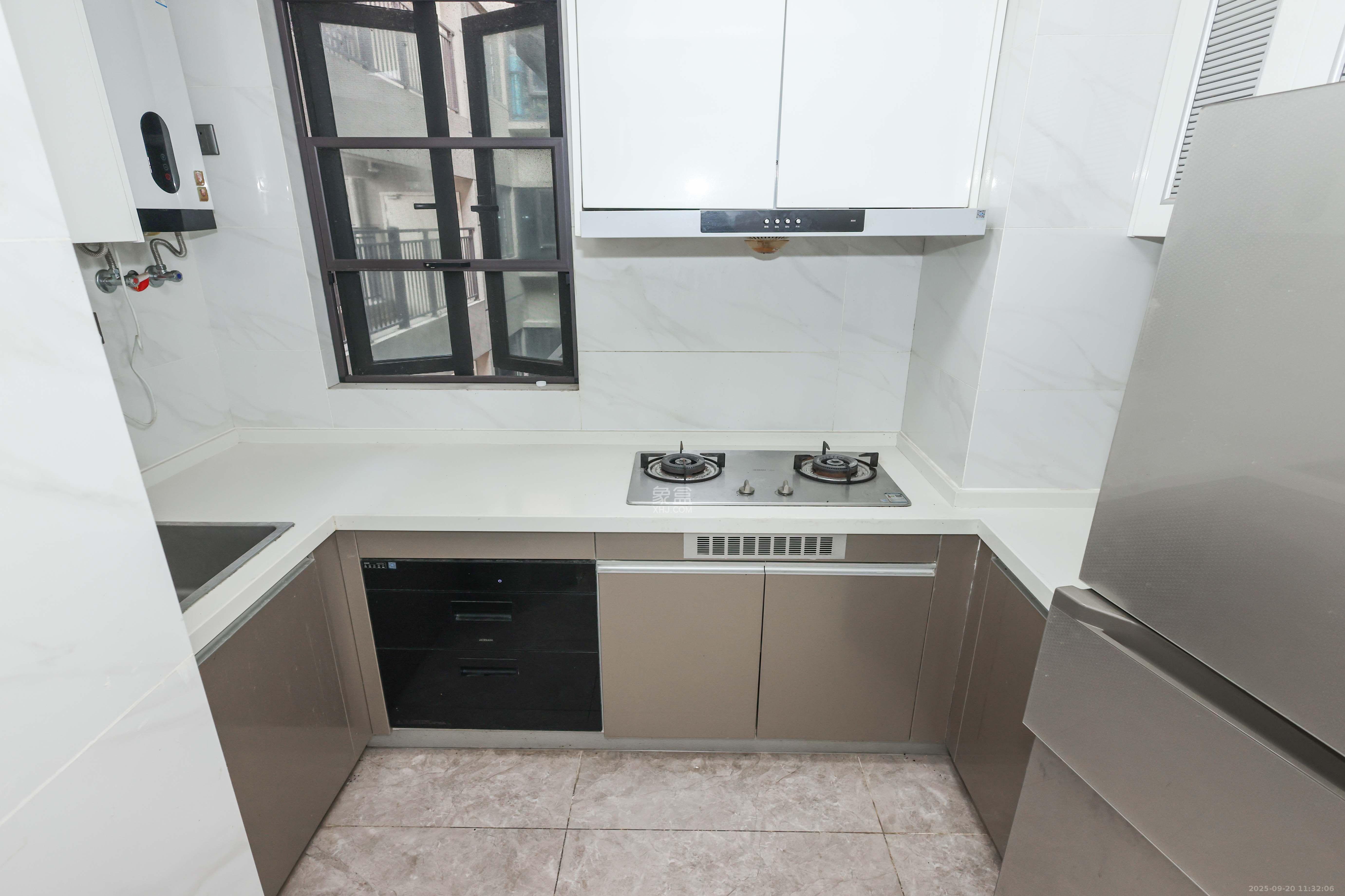 招商华发依云曦城  3室2厅2卫    2300.0元/月室内图