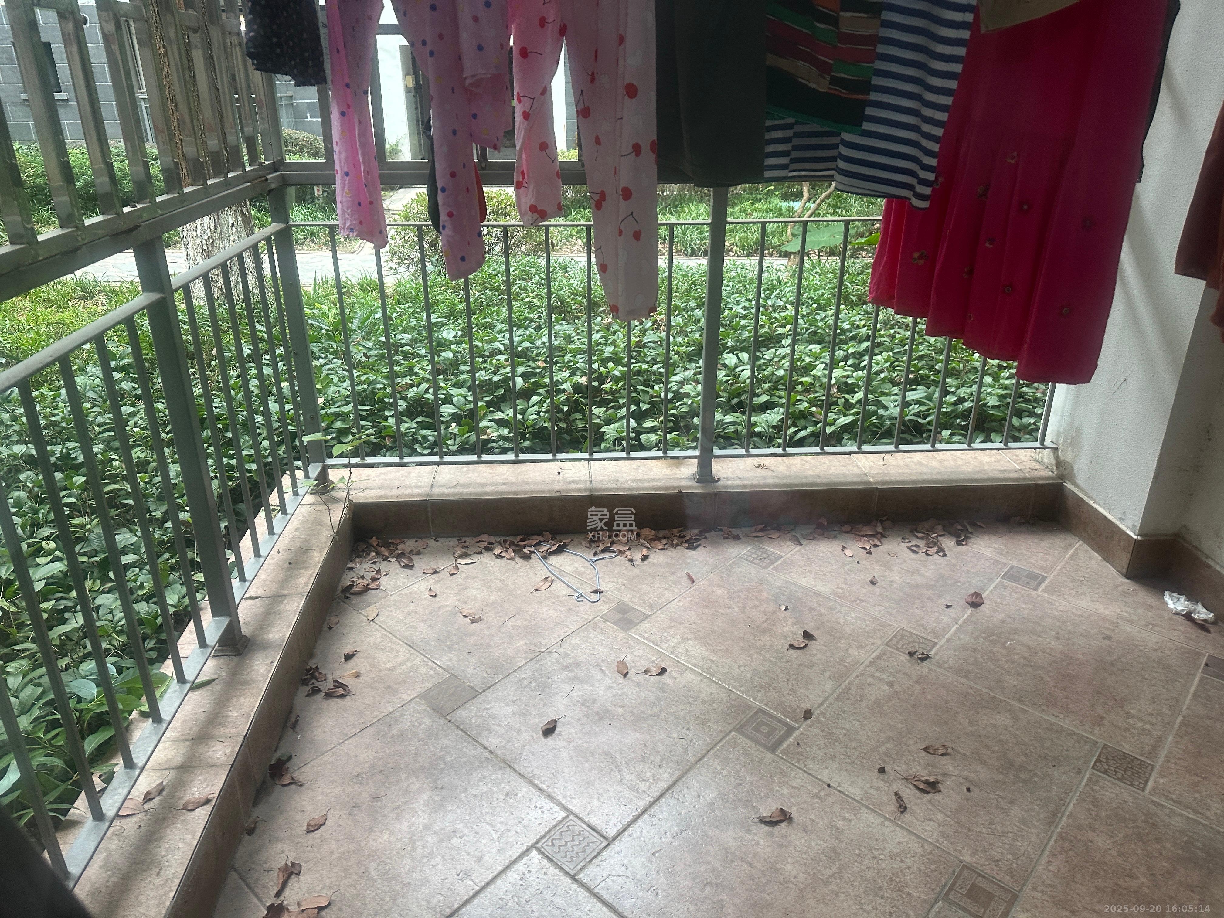 西街花园 4室2厅1卫 3000.0元/月 西街花园 4室2厅1卫 3000.0元/月室内图