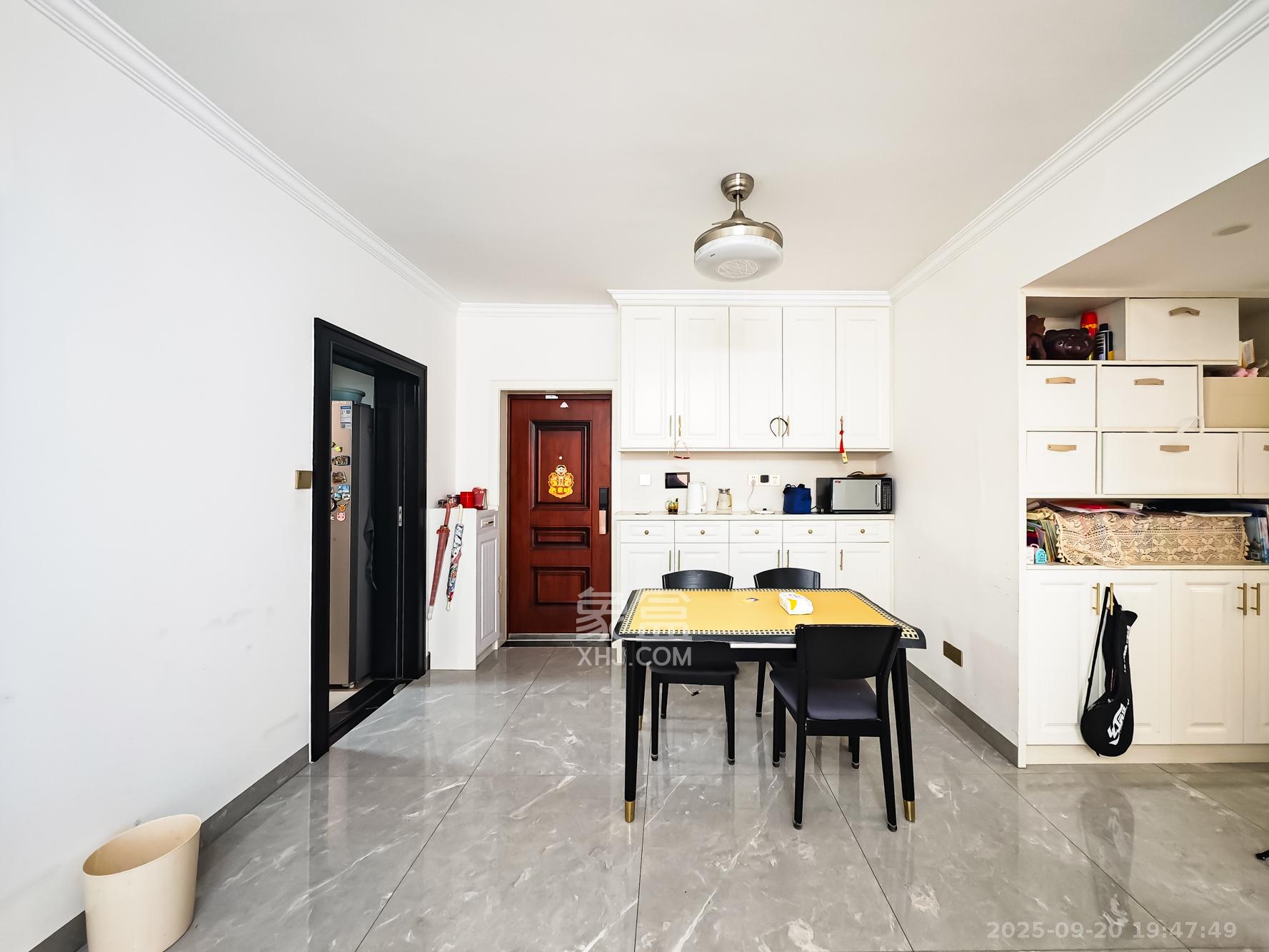 福晟钱隆国际（晟冉景苑）  3室2厅1卫    89.8万客厅