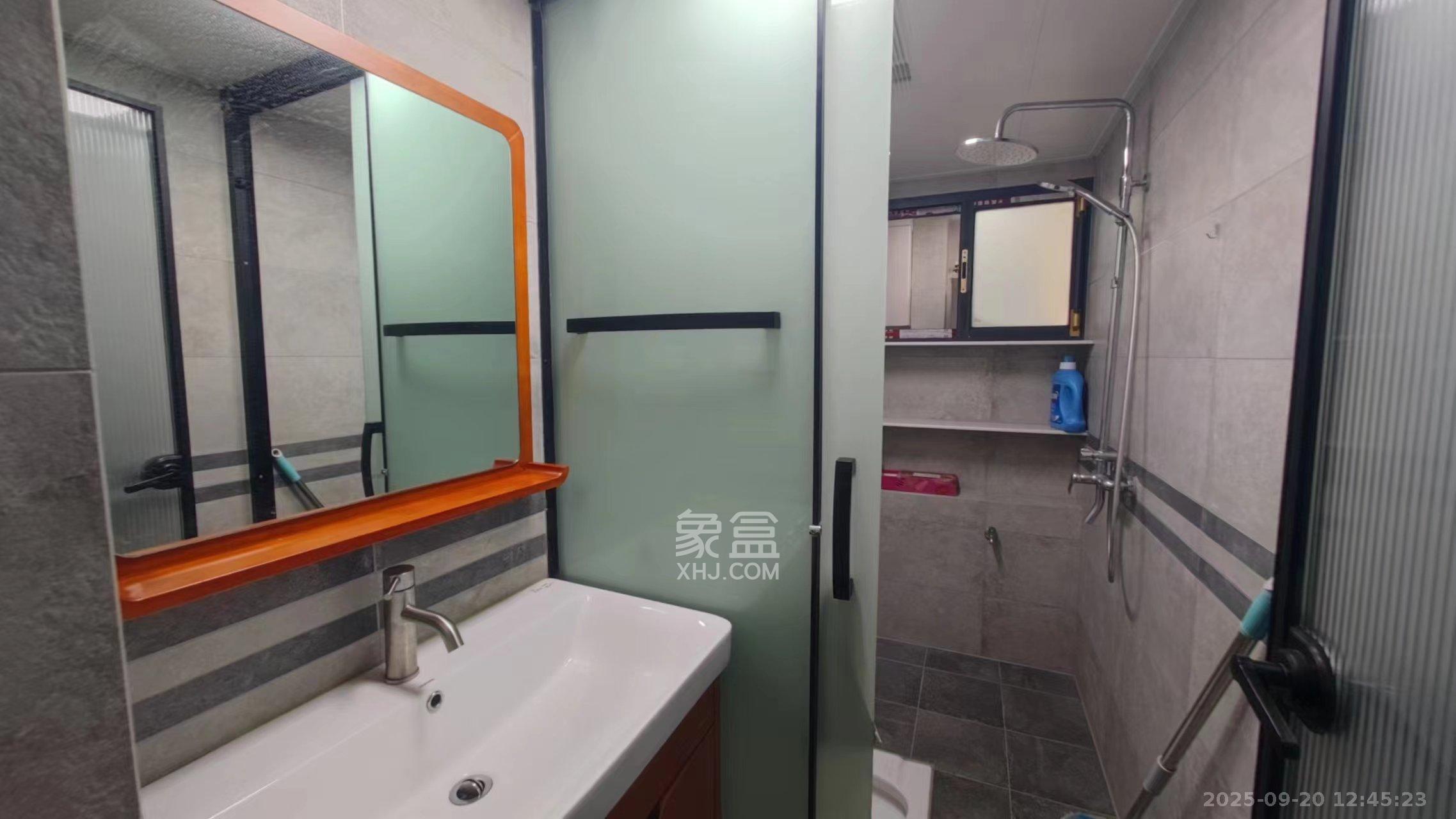 天麓尚层  3室2厅1卫    2400.0元/月室内图