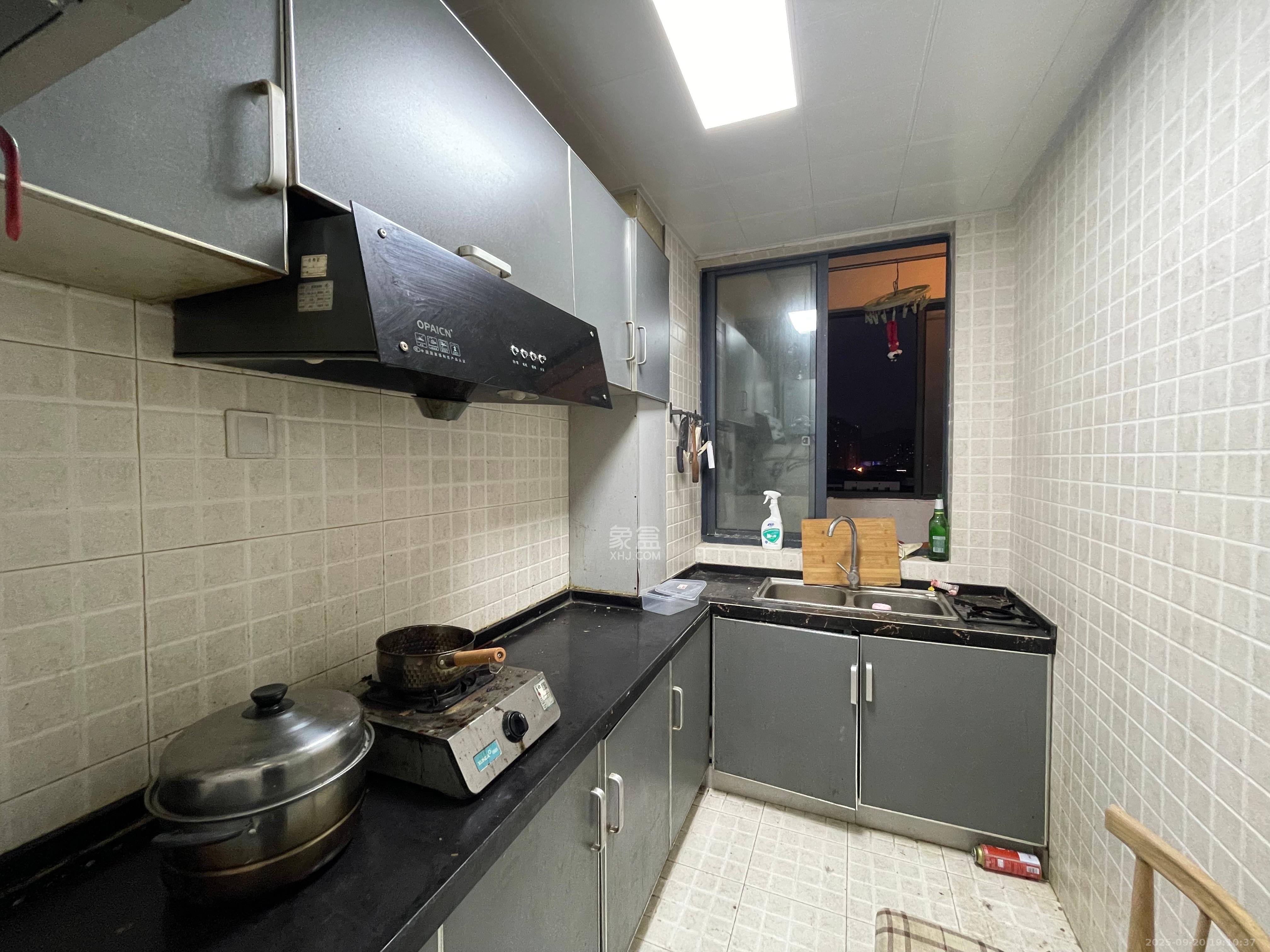 广盛华苑  2室1厅1卫    2000.0元/月室内图