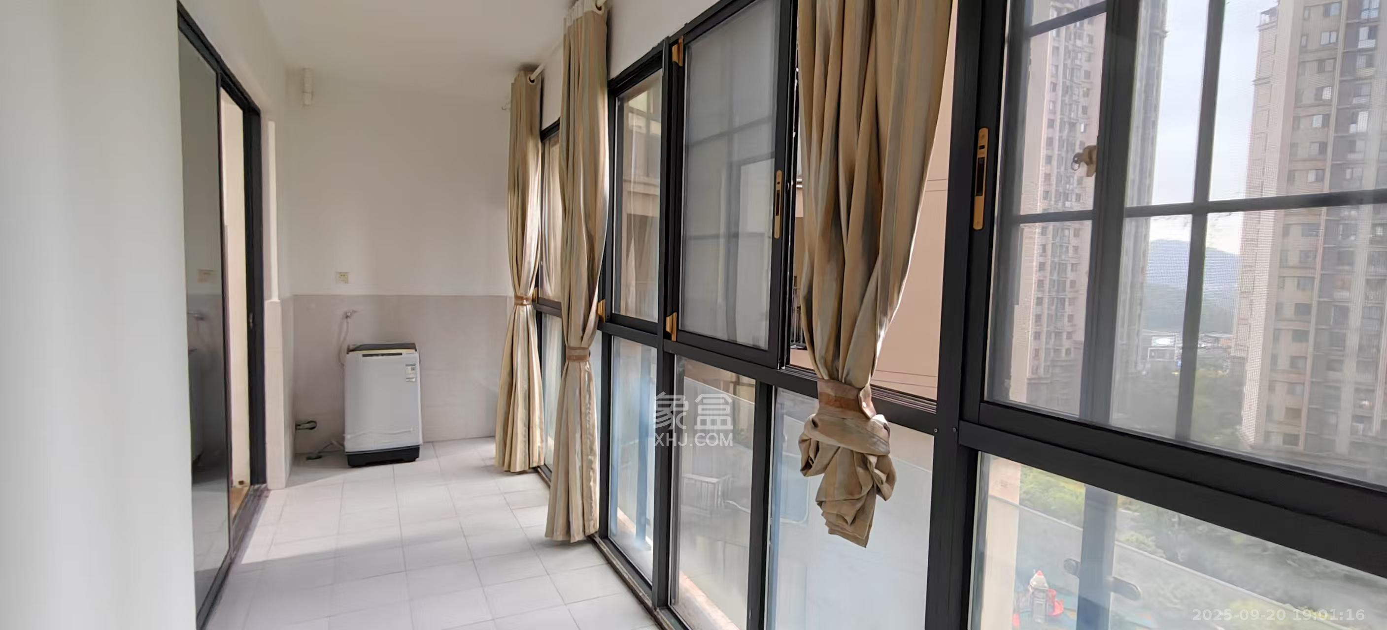 中建梅溪湖中心  4室2厅2卫   3800.00元/月室内图