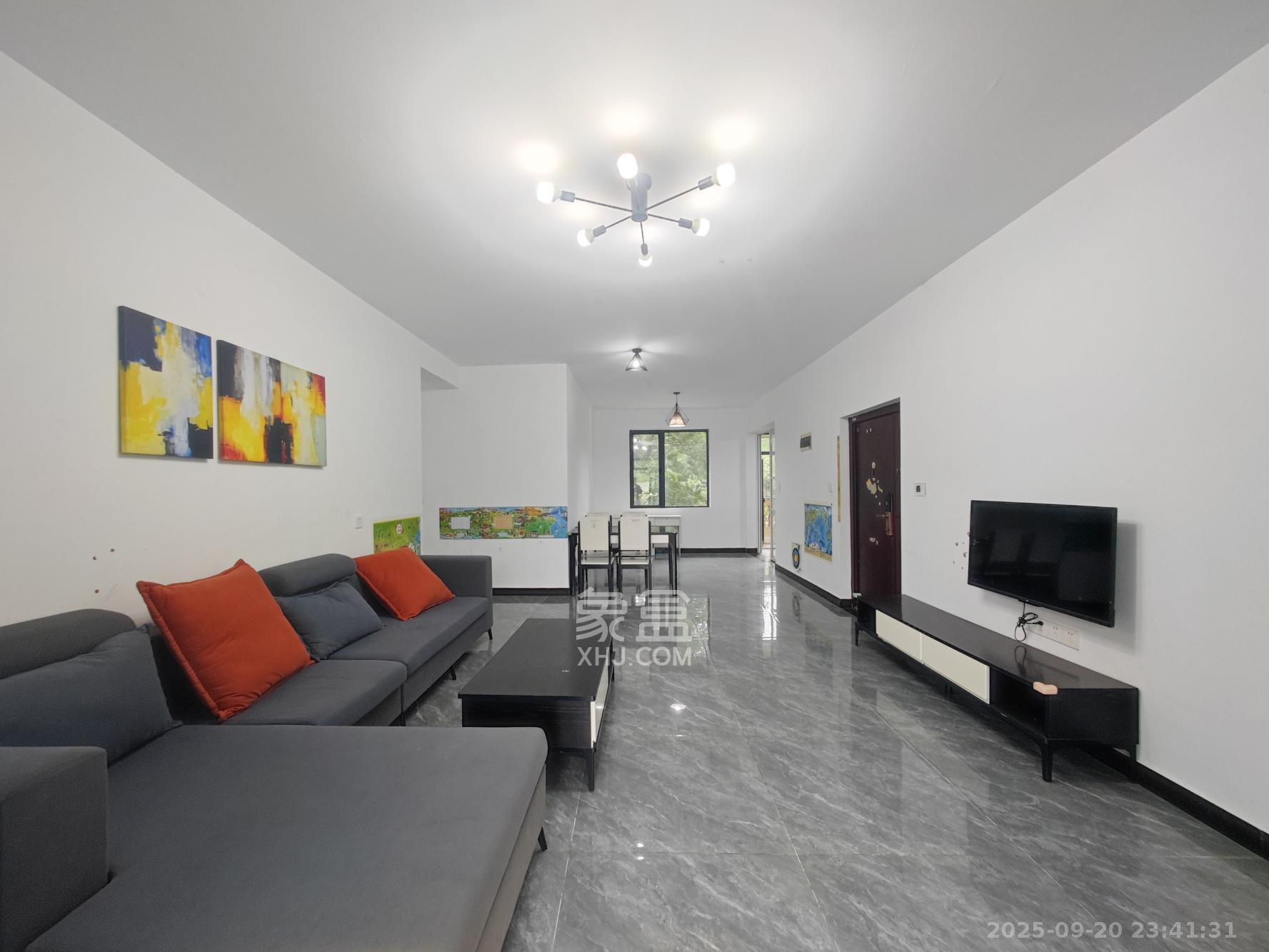 五矿万境园 4室2厅1卫 160.0万 五矿万境园 4室2厅1卫 160.0万客厅