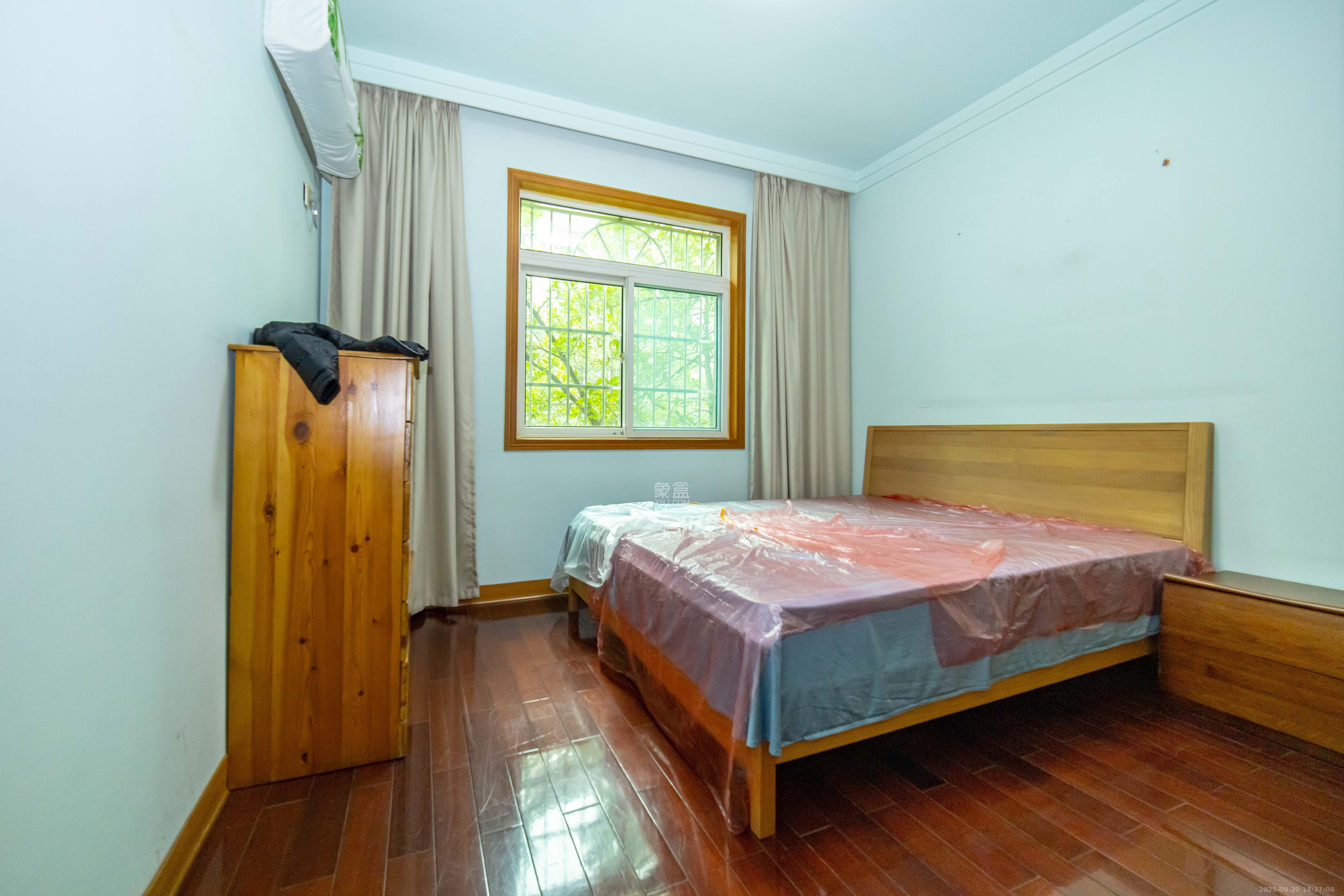 欣安小区  3室2厅2卫    71.8万卧室