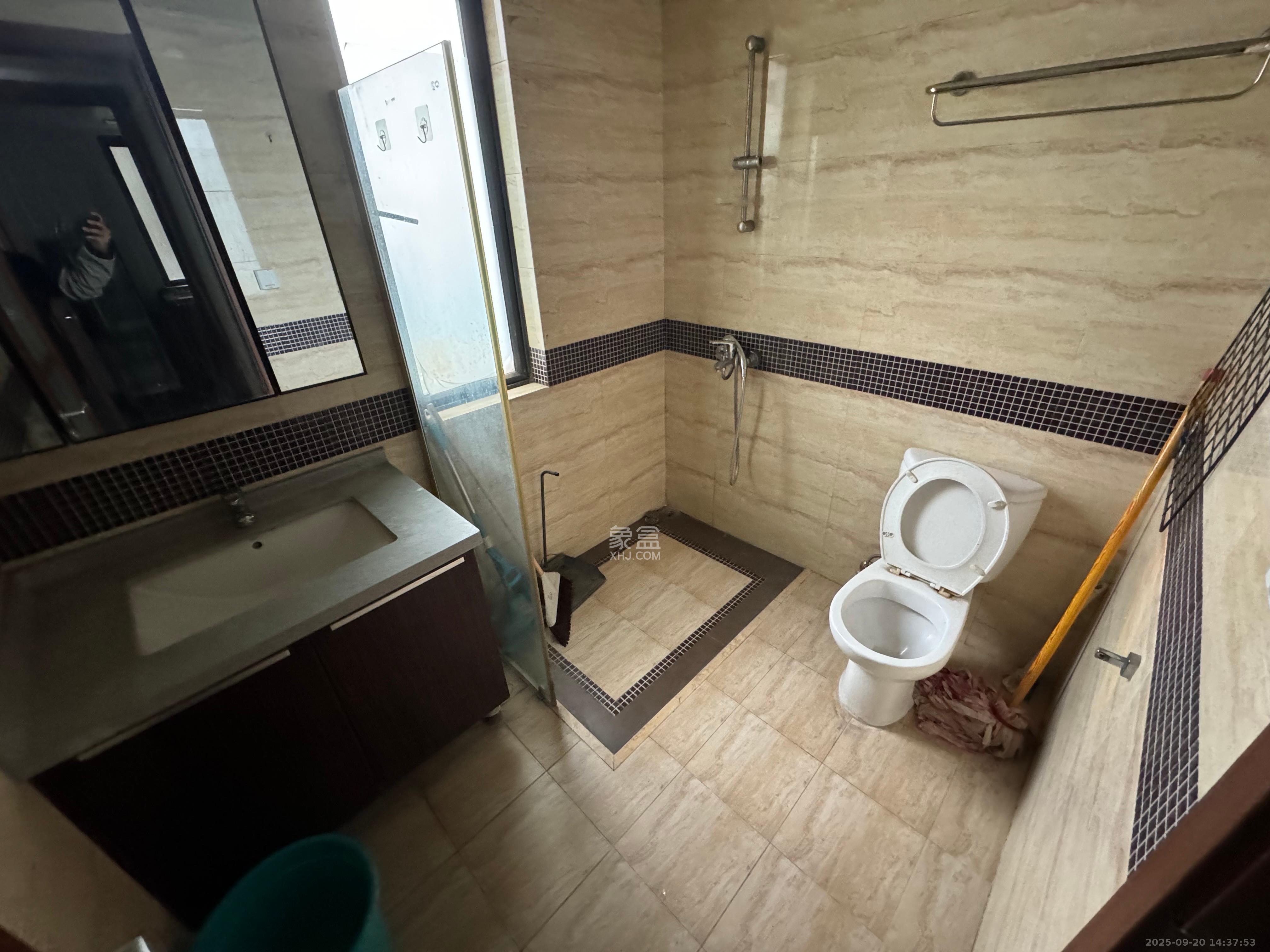 万科城 3室2厅1卫 2500.0元/月 万科城 3室2厅1卫 2500.0元/月室内图