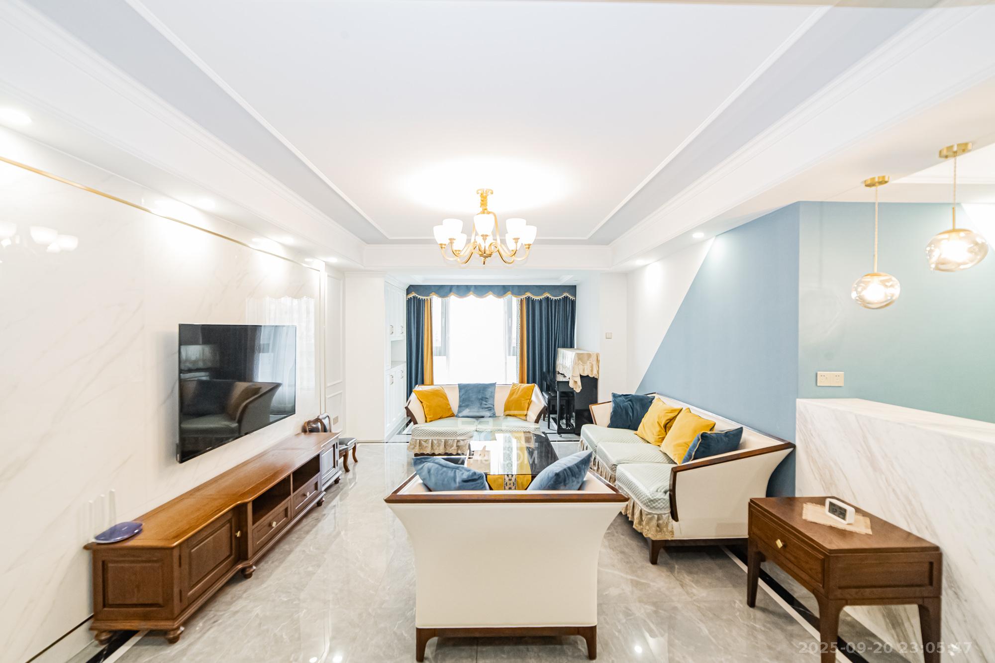 万国城（当代满庭春MOMA）二期  3室2厅2卫    150.0万