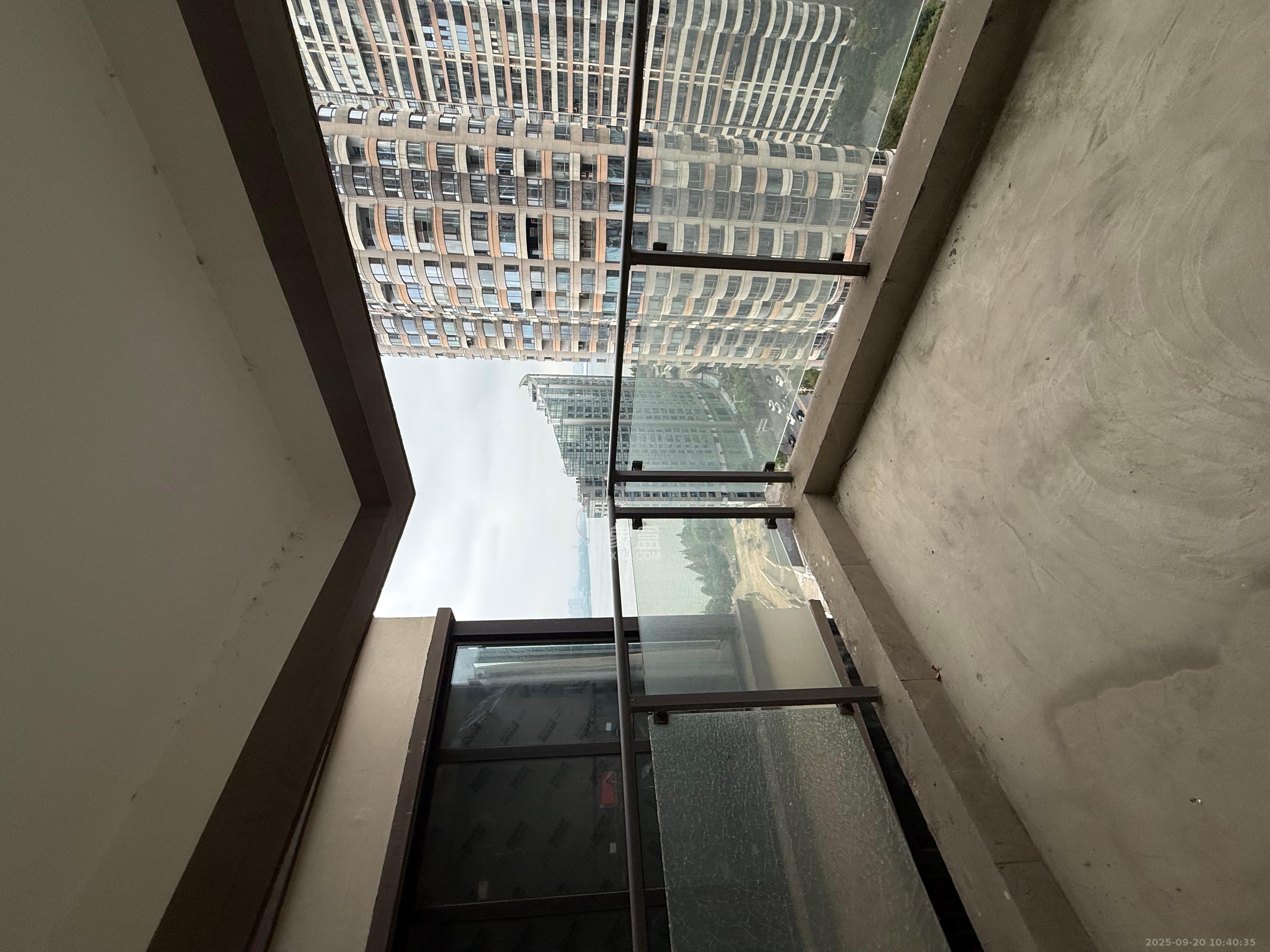 北辰瀚江府 3室2厅2卫 6500.0元/月 北辰瀚江府 3室2厅2卫 6500.0元/月室内图