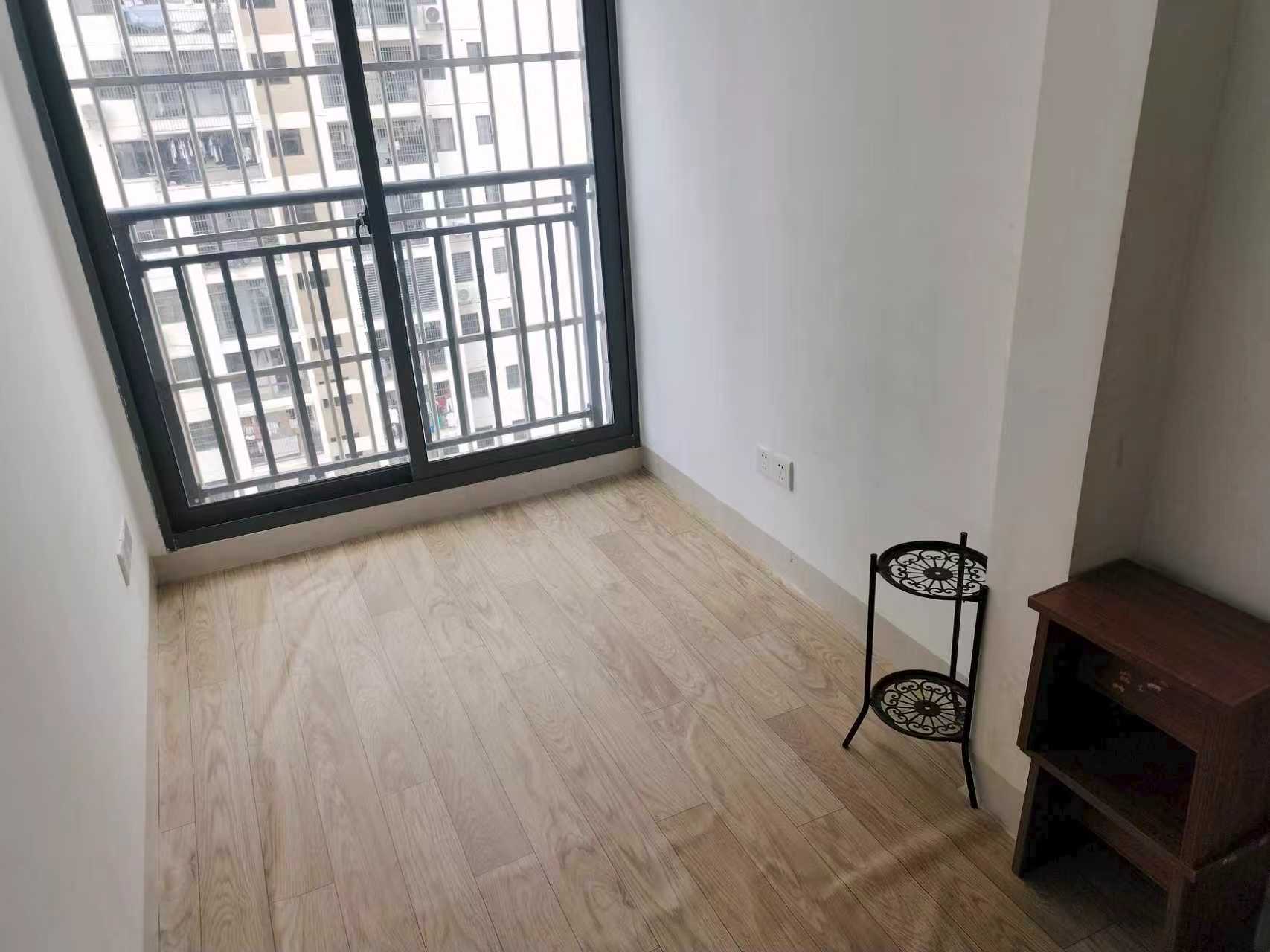 瑞园二期 3室2厅2卫 3200.0元/月 瑞园二期 3室2厅2卫 3200.0元/月室内图