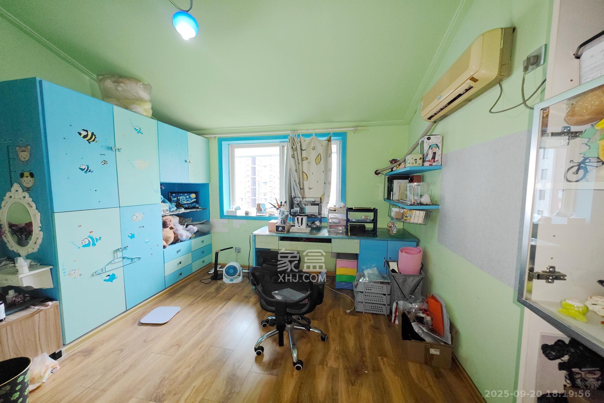 怡景民居 4室2厅2卫 65.0万 怡景民居 4室2厅2卫 65.0万卧室