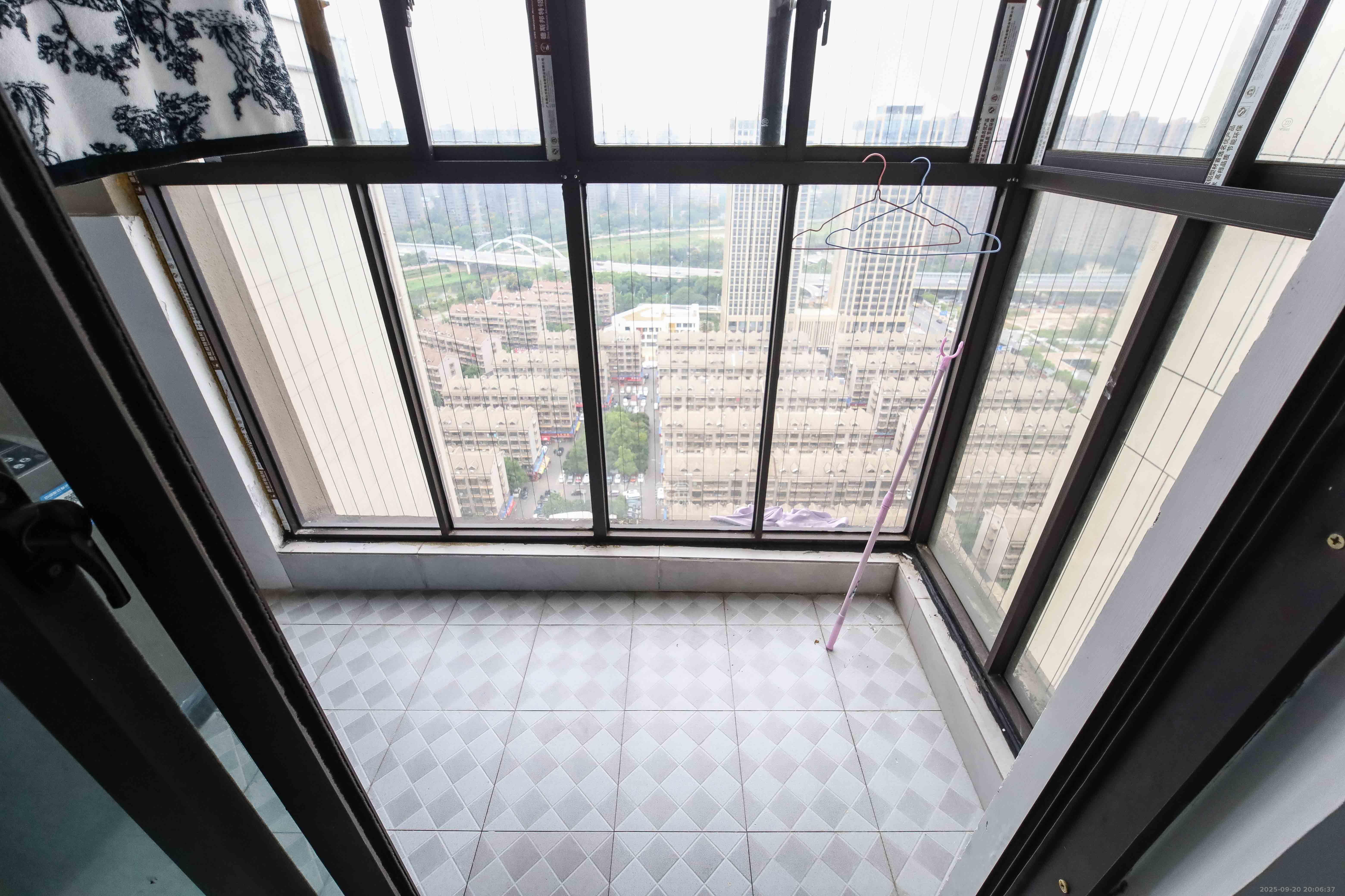 德奥悦东方  4室2厅2卫   150.00万阳台