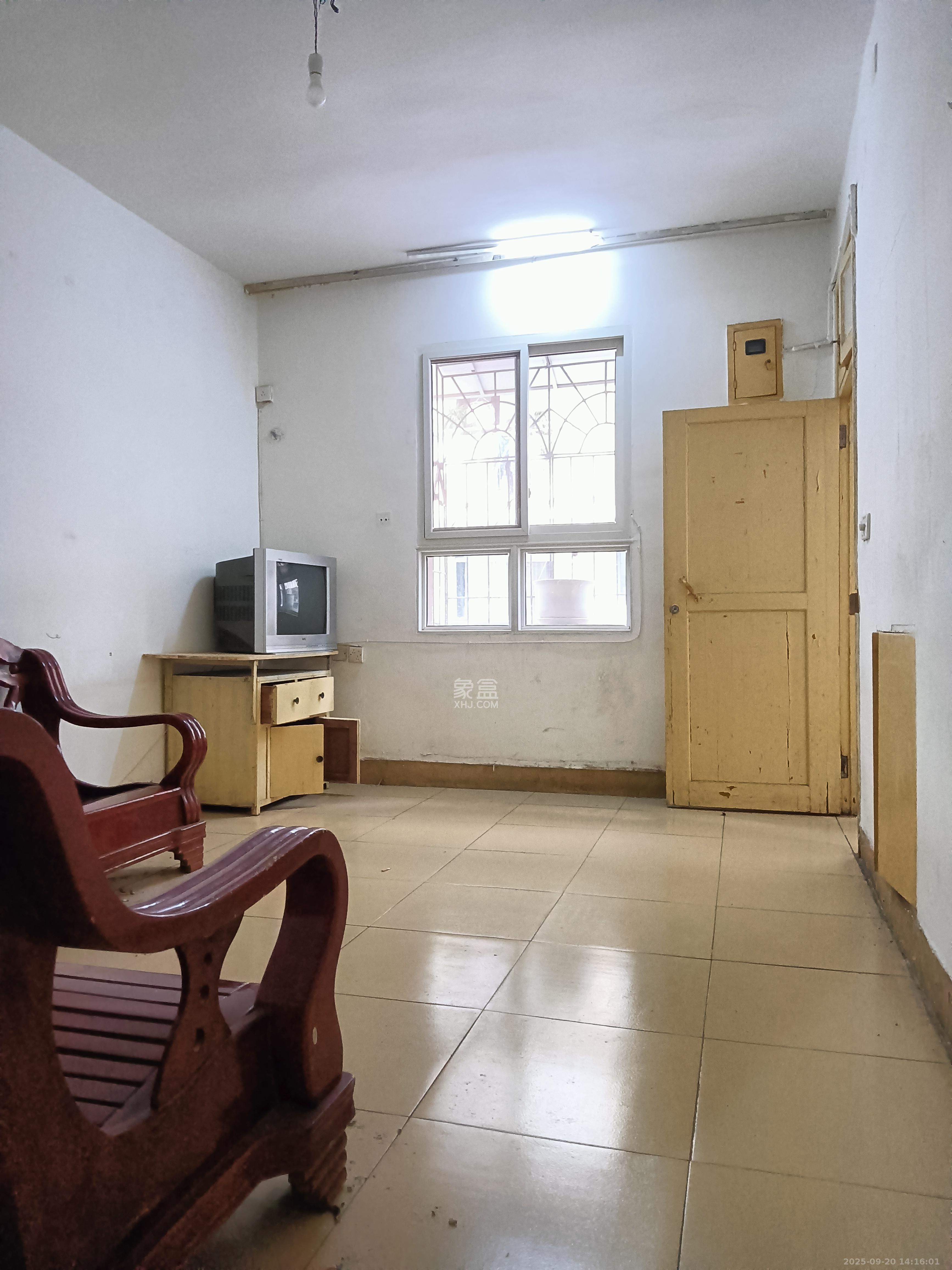 长勘小区 1室1厅1卫 1500.0元/月 长勘小区 1室1厅1卫 1500.0元/月室内图