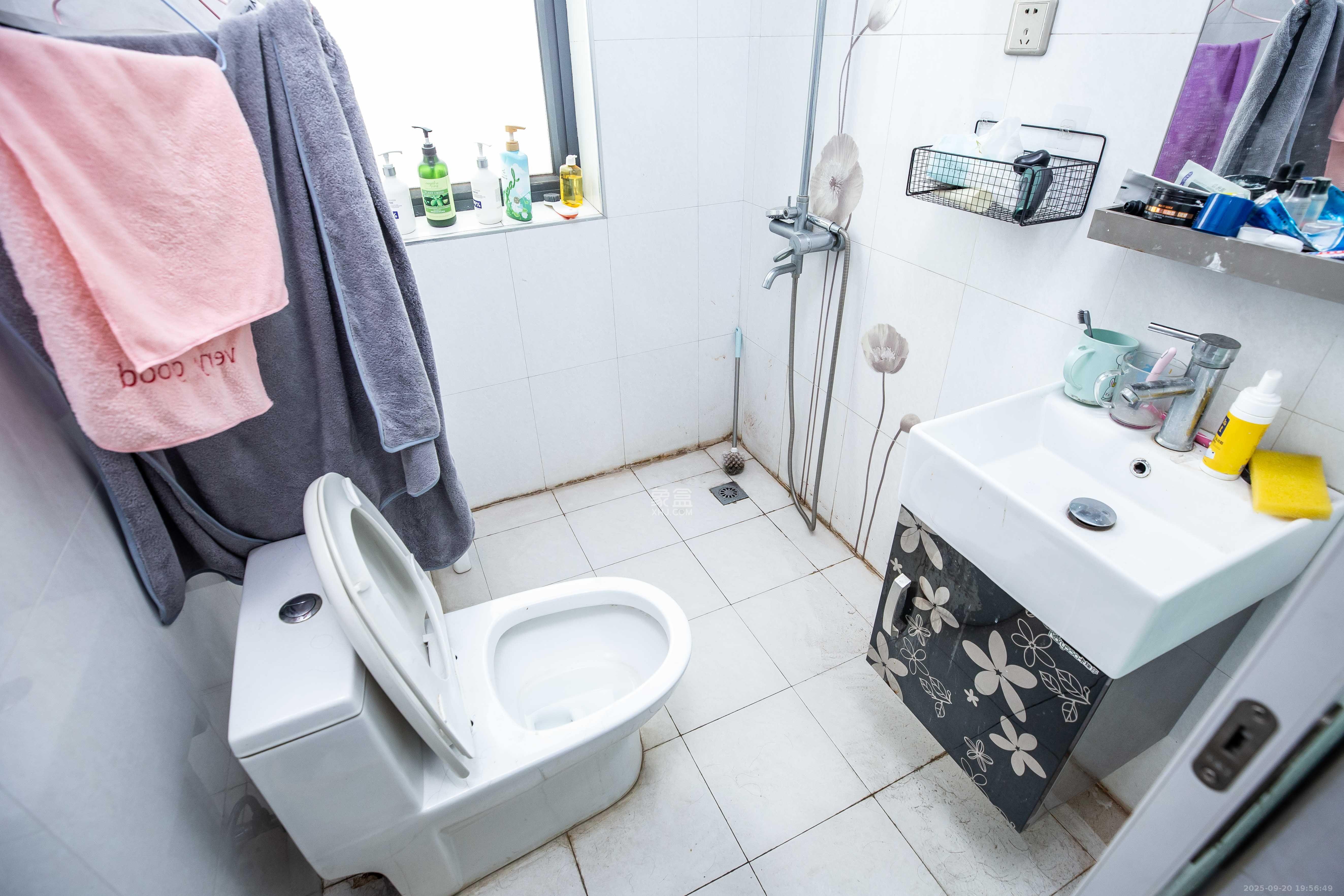 莱茵城 3室2厅1卫 2100.0元/月 莱茵城 3室2厅1卫 2100.0元/月室内图