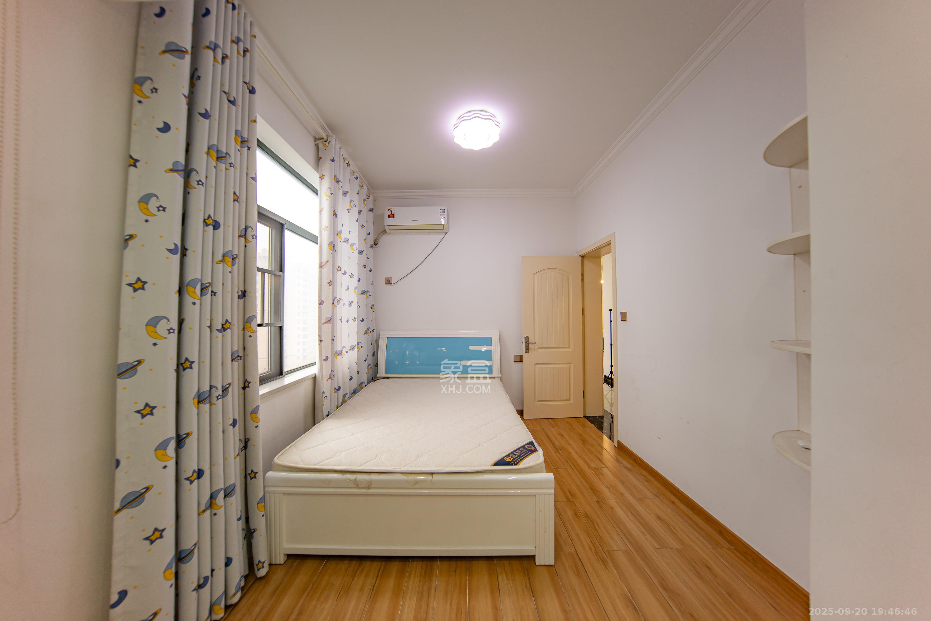 枫华府第 4室2厅2卫 74.0万 枫华府第 4室2厅2卫 74.0万卧室