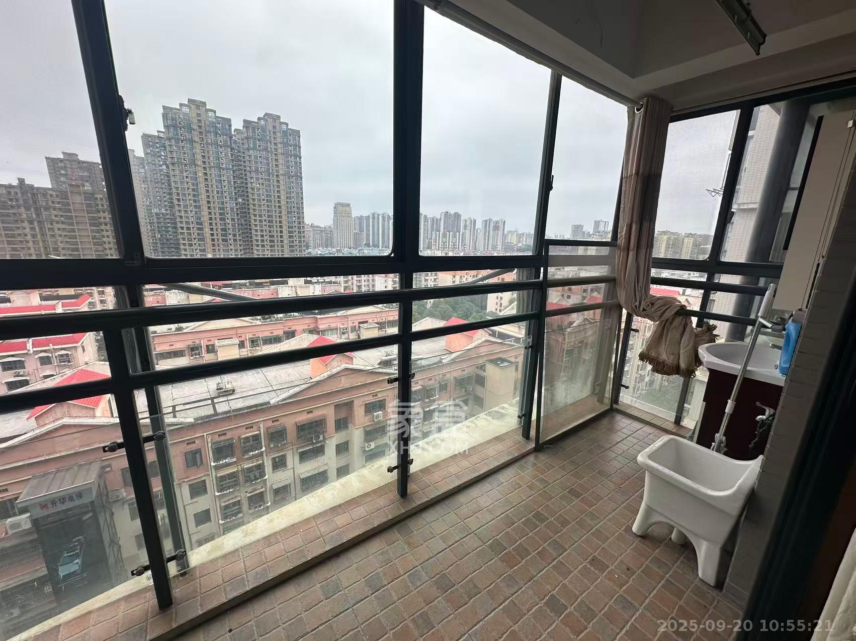 西城龙庭 3室2厅1卫 2400.0元/月 西城龙庭 3室2厅1卫 2400.0元/月室内图