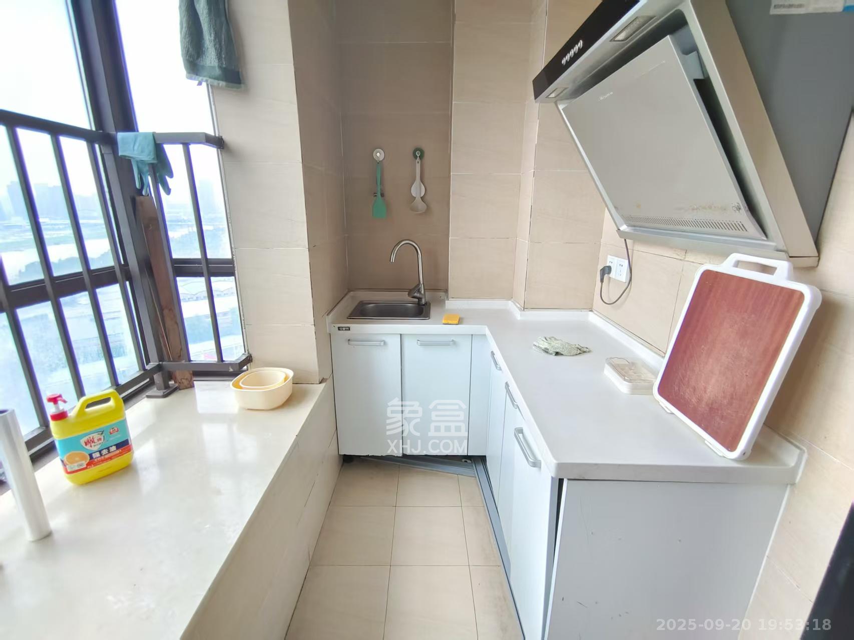 长盛上东区 1室1厅1卫 1400.0元/月 长盛上东区 1室1厅1卫 1400.0元/月室内图