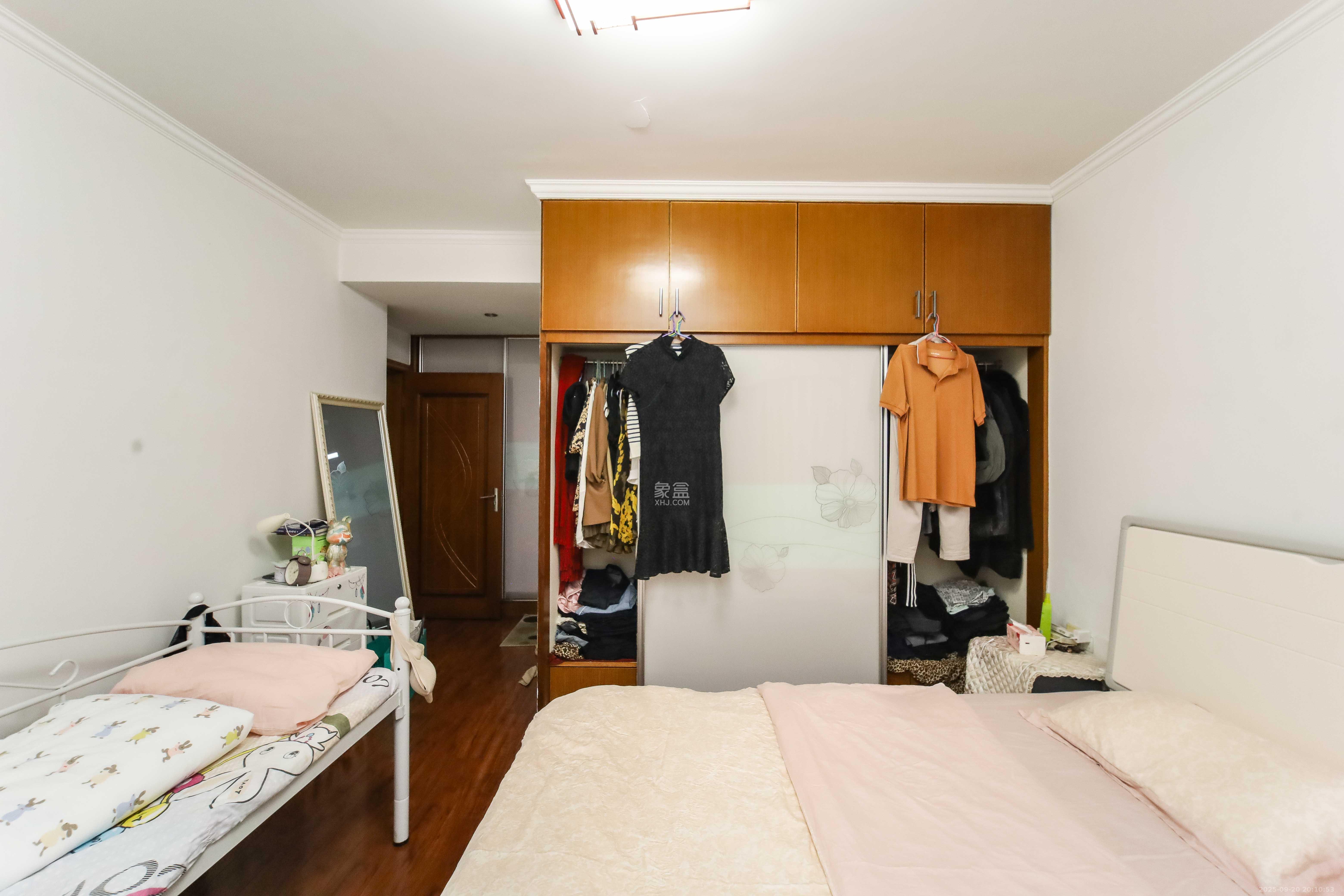 西子花苑  3室2厅1卫    99.8万卧室