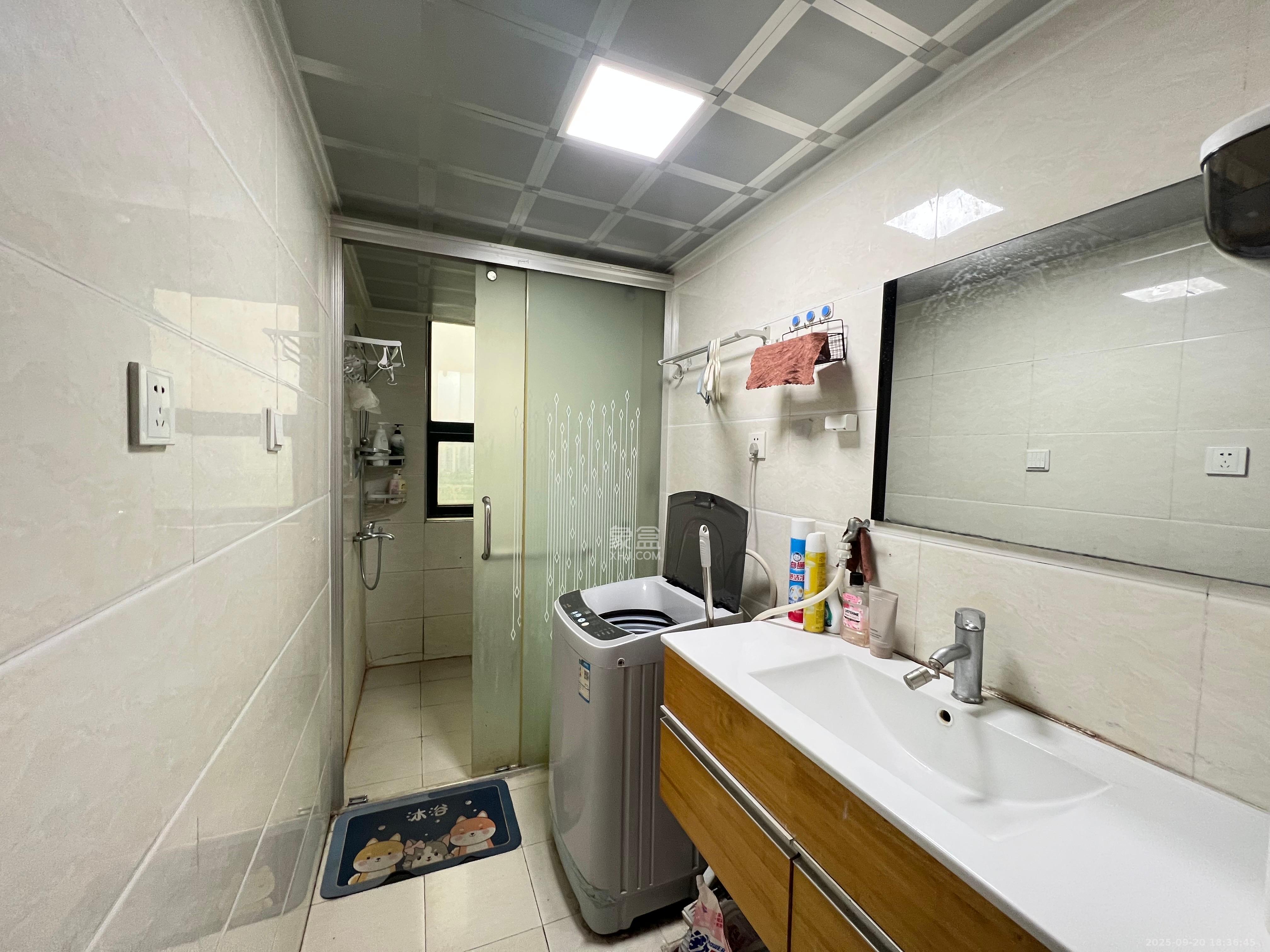 湖韵佳苑  3室2厅1卫    2500.0元/月室内图