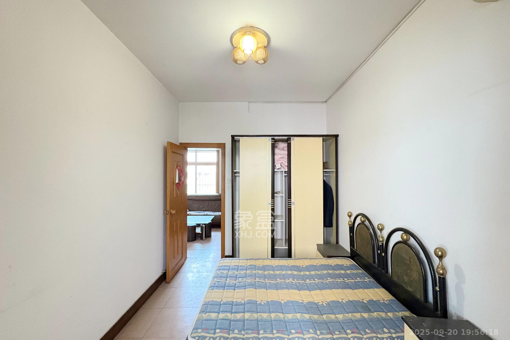 监狱管理局  3室2厅1卫    89.0万卧室