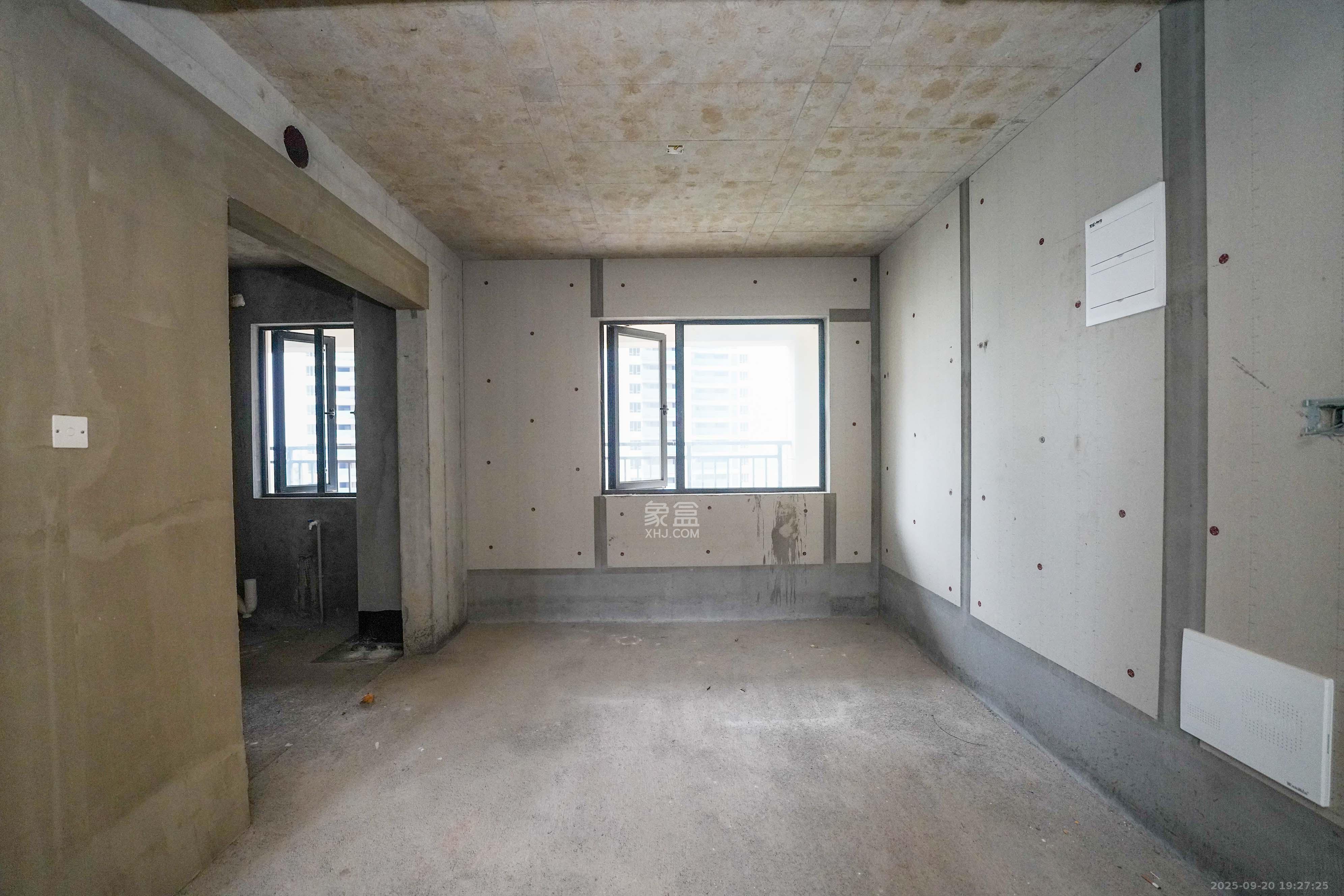 京盛和府  4室2厅2卫    148.0万客厅