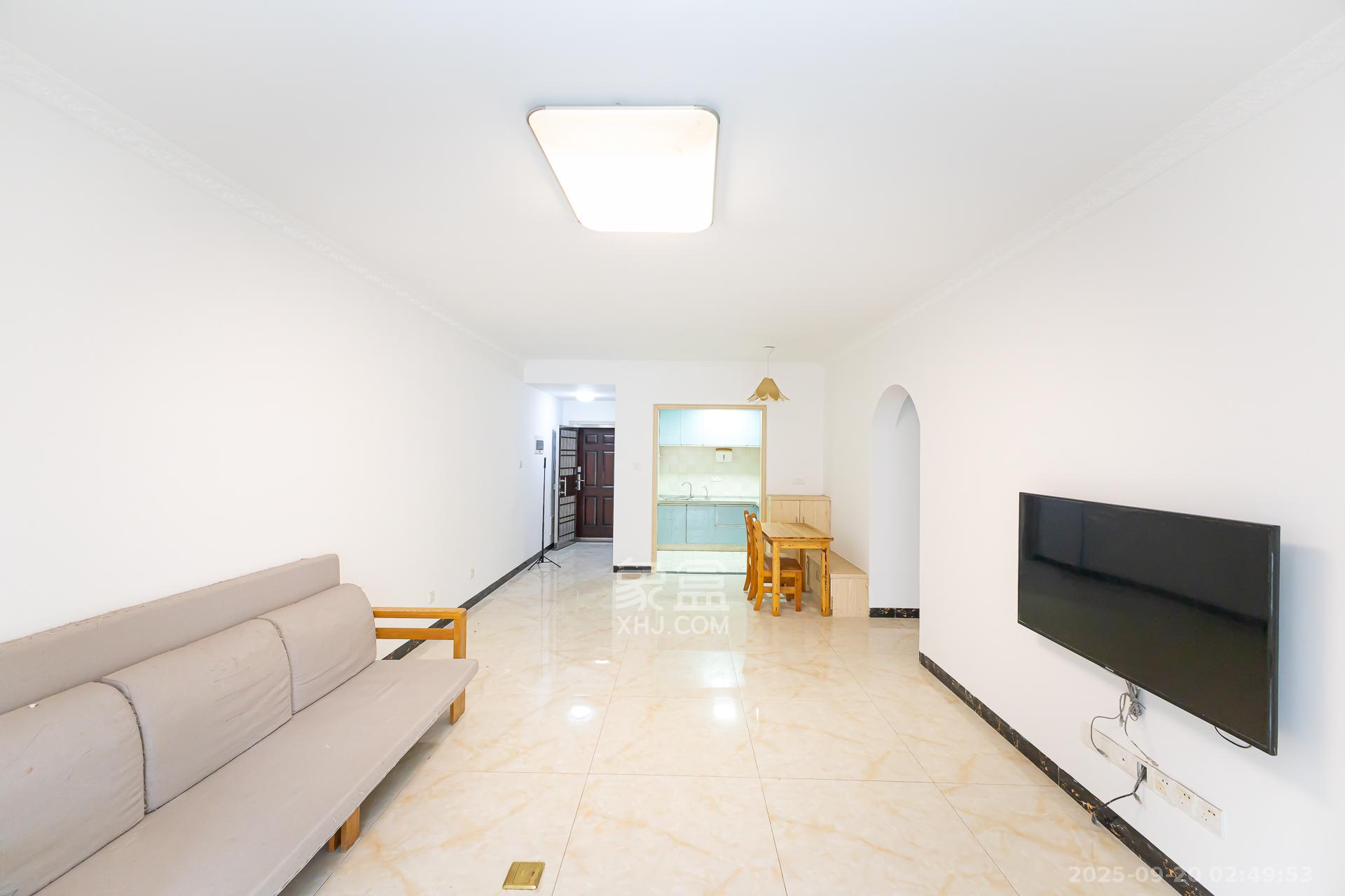 勤诚达新界 3室2厅1卫 69.0万 勤诚达新界 3室2厅1卫 69.0万客厅