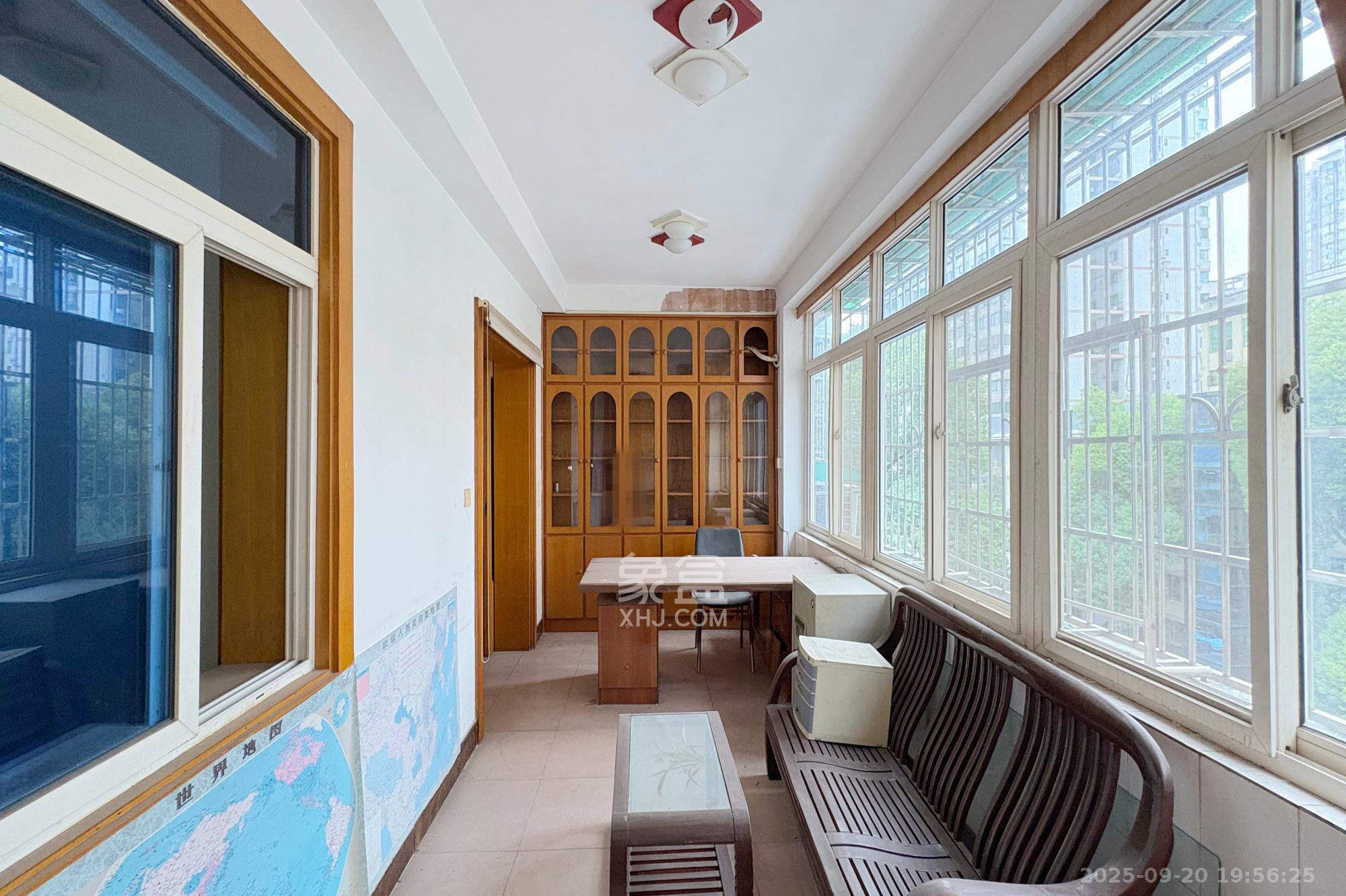 监狱管理局  3室2厅1卫    89.0万阳台