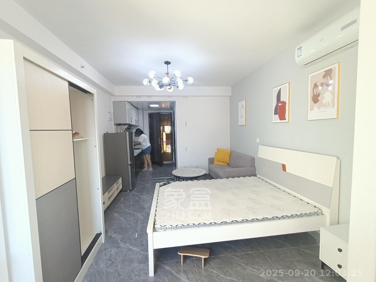 中海珑悦府  1室1厅1卫    1200.0元/月室内图