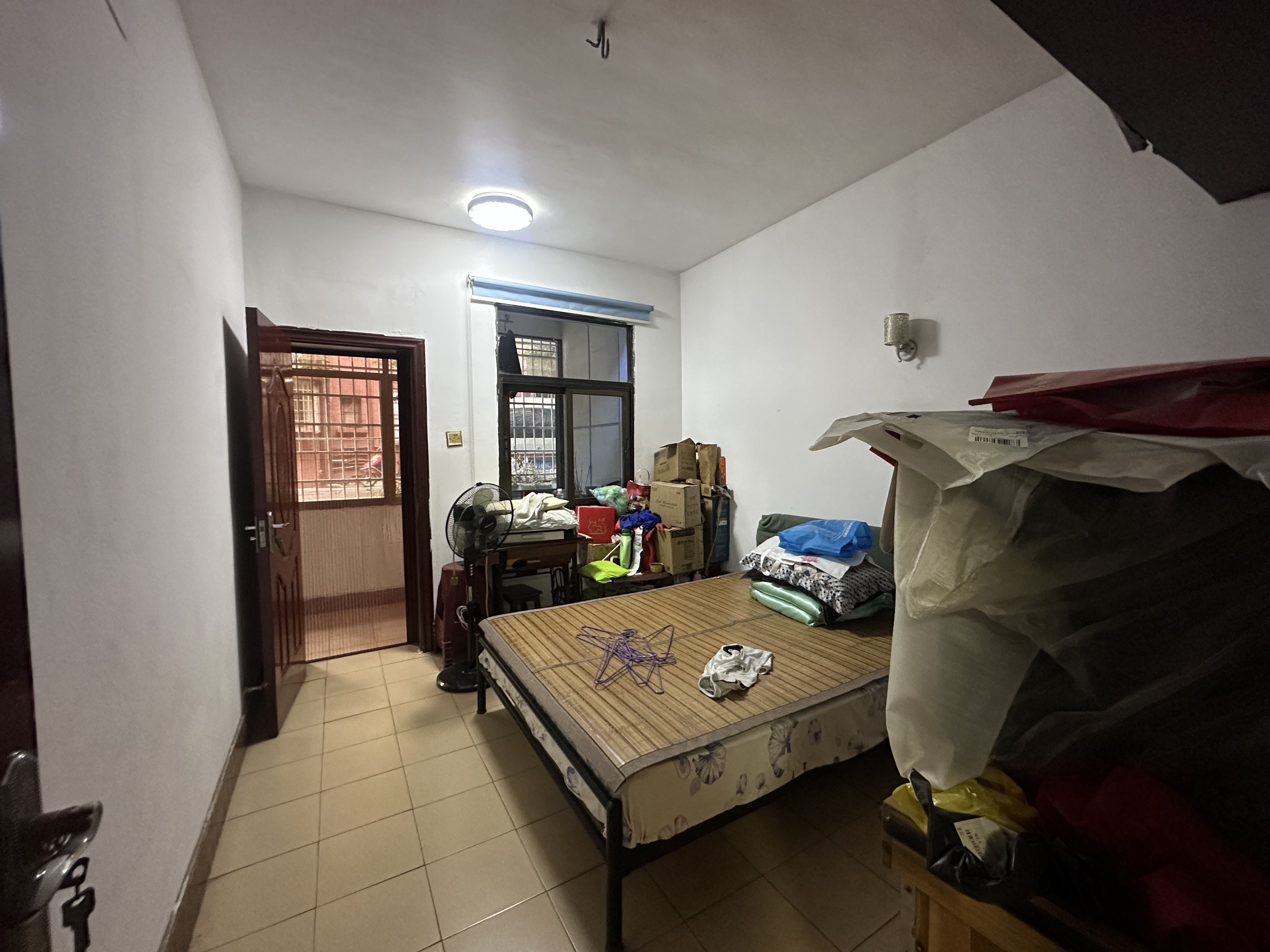 娄底市供销大院家属楼 4室2厅2卫 65.0万 娄底市供销大院家属楼 4室2厅2卫 65.0万客厅