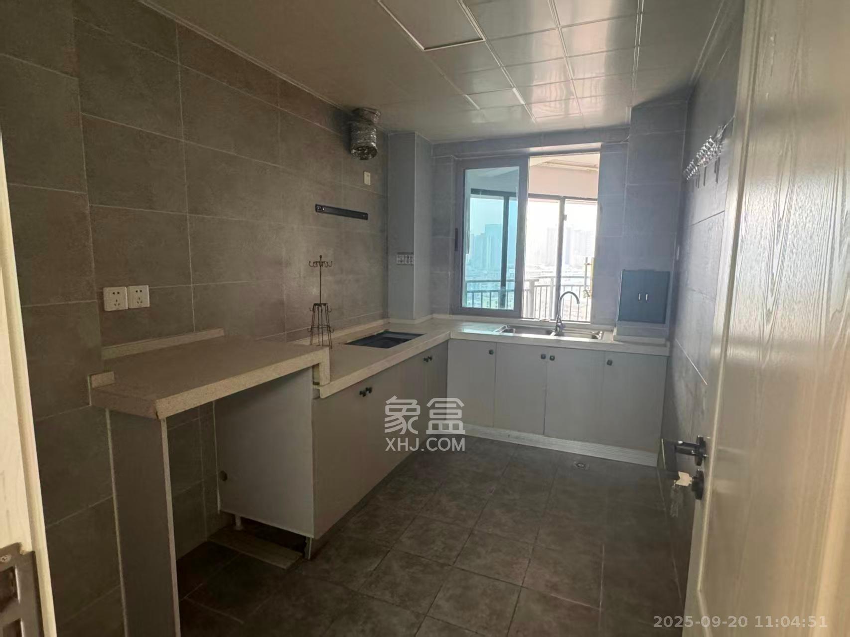 潮宗御苑 4室2厅2卫 7500.0元/月 潮宗御苑 4室2厅2卫 7500.0元/月室内图