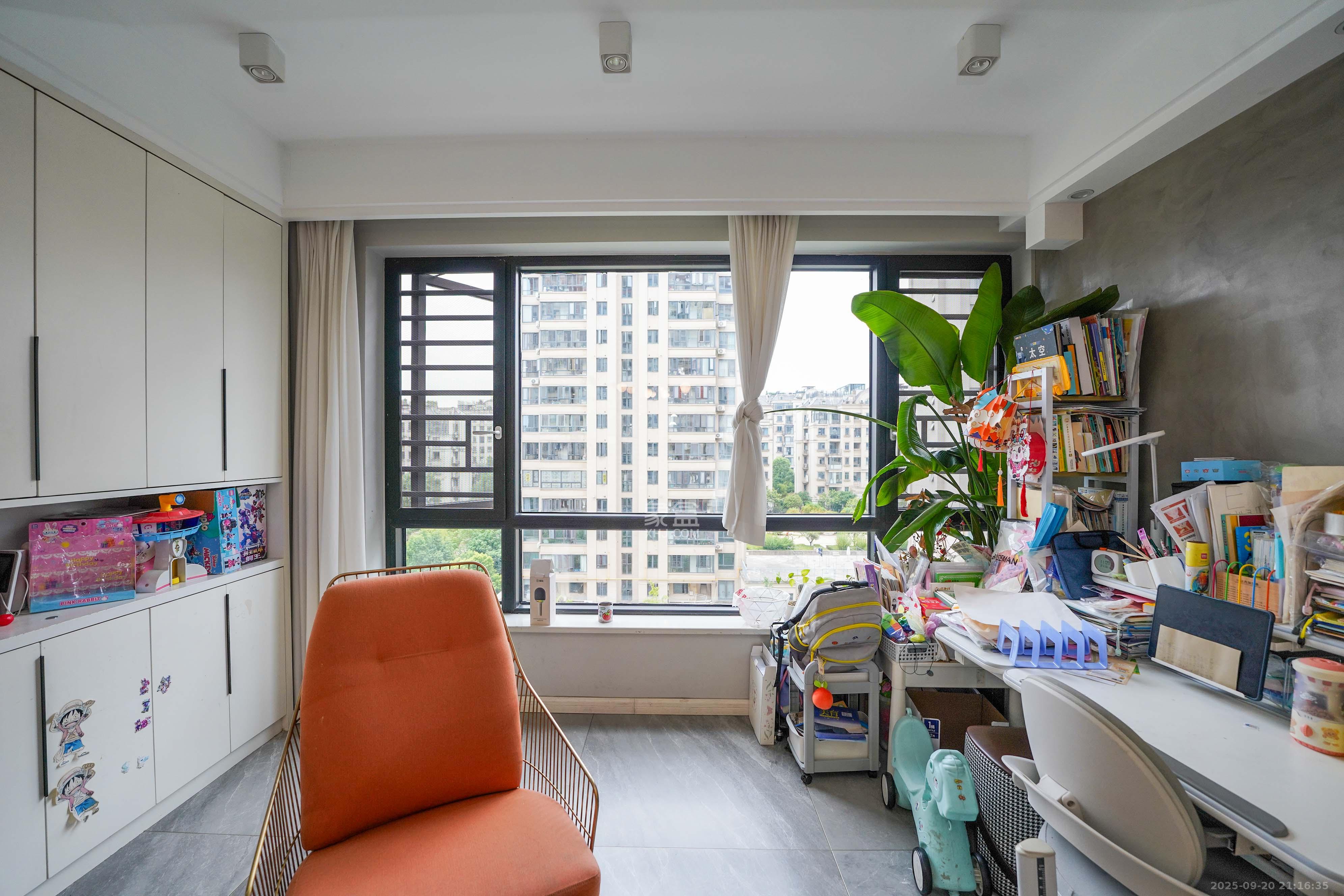 五矿万境蓝山 4室2厅2卫 164.0万 五矿万境蓝山 4室2厅2卫 164.0万阳台