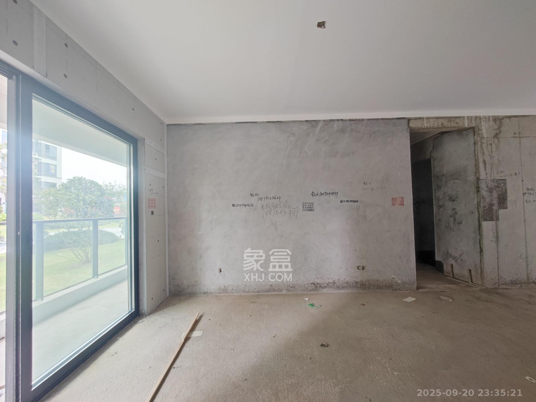 远洋红星天铂二期  3室2厅2卫    117.0万客厅