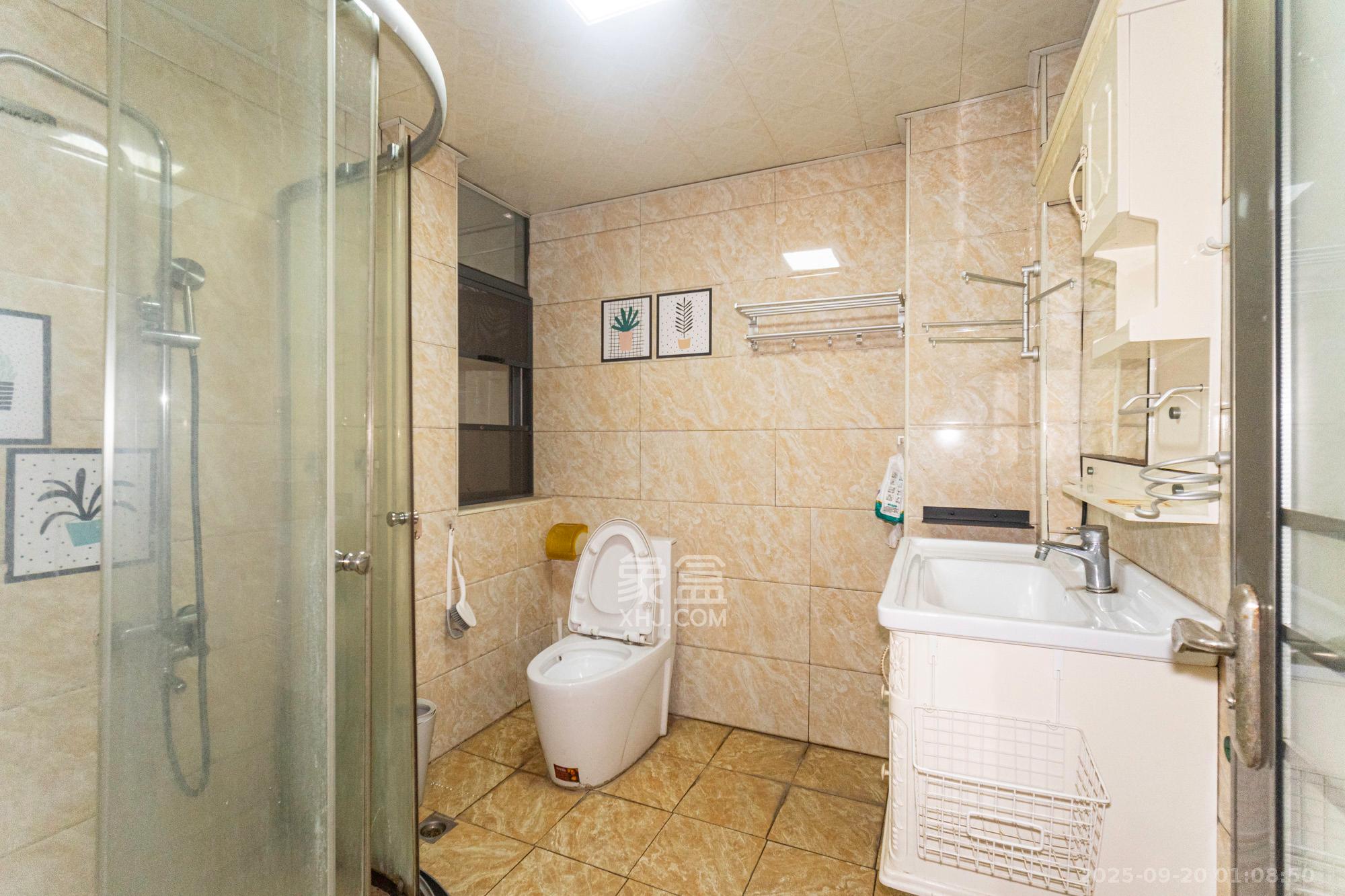 悦湖山  4室2厅2卫    78.0万卫生间