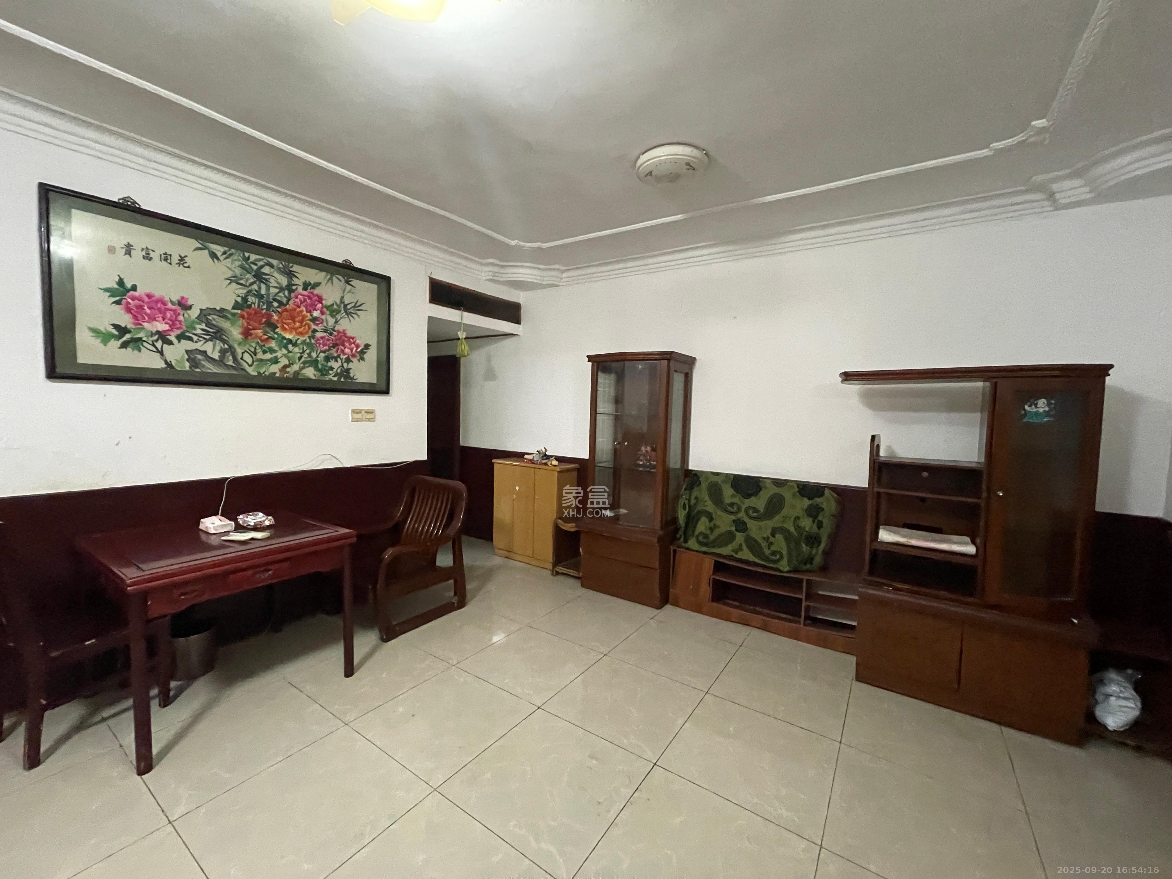 中意花苑  1室1厅1卫    1600.0元/月室内图