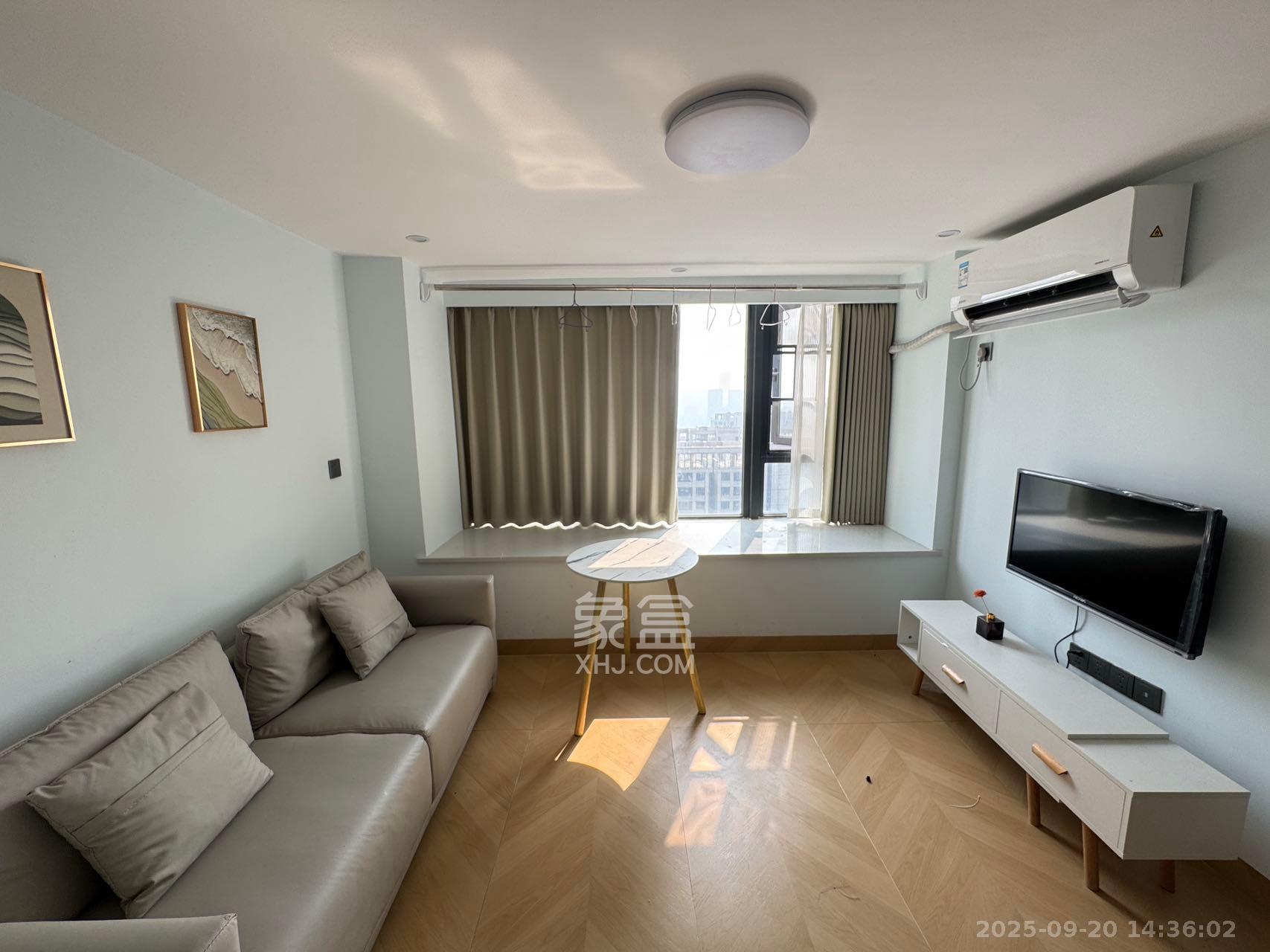 龙湖铂金岛  2室1厅1卫    2400.0元/月室内图