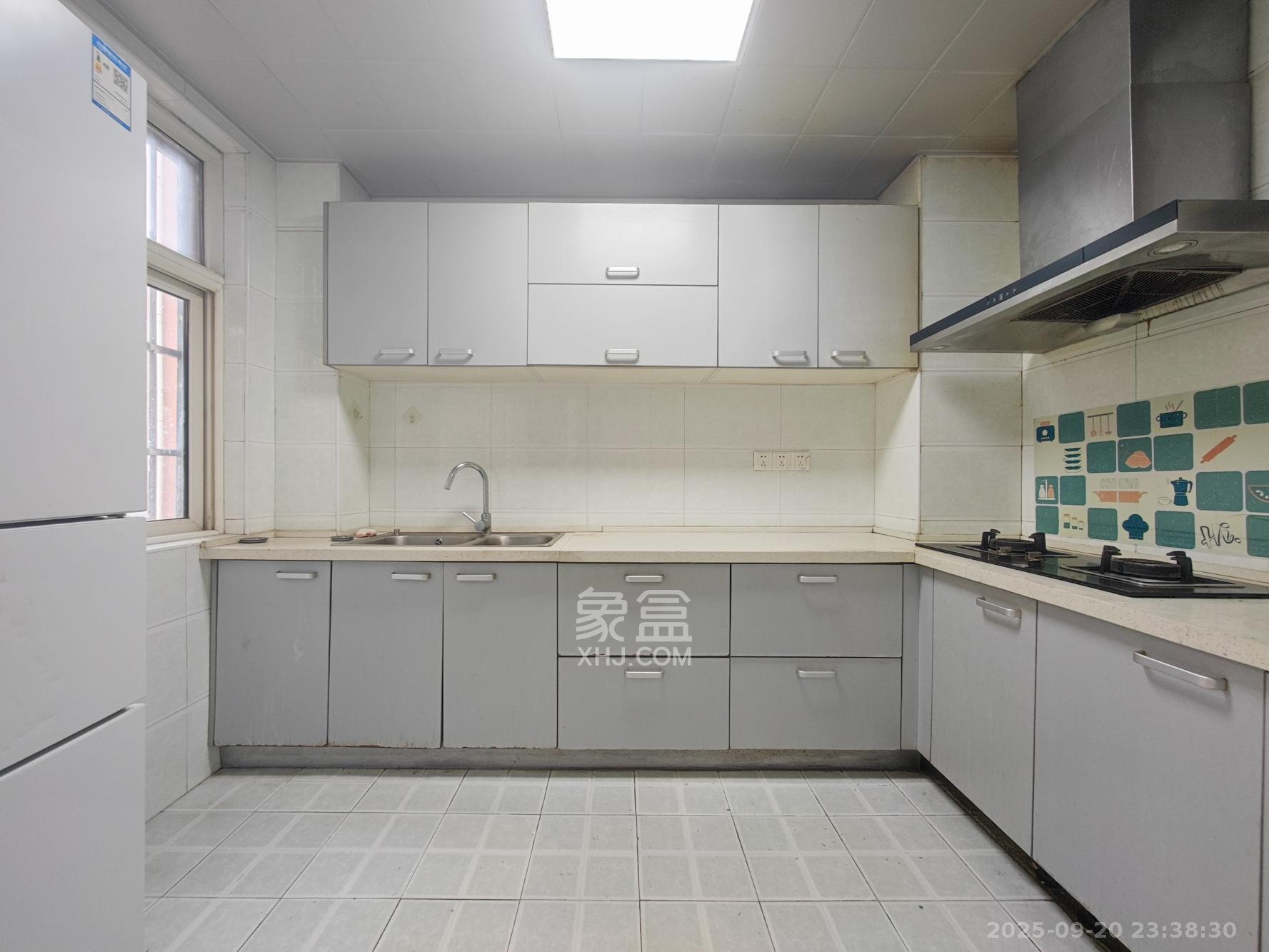 弘欣公寓 3室2厅1卫 79.0万 弘欣公寓 3室2厅1卫 79.0万厨房